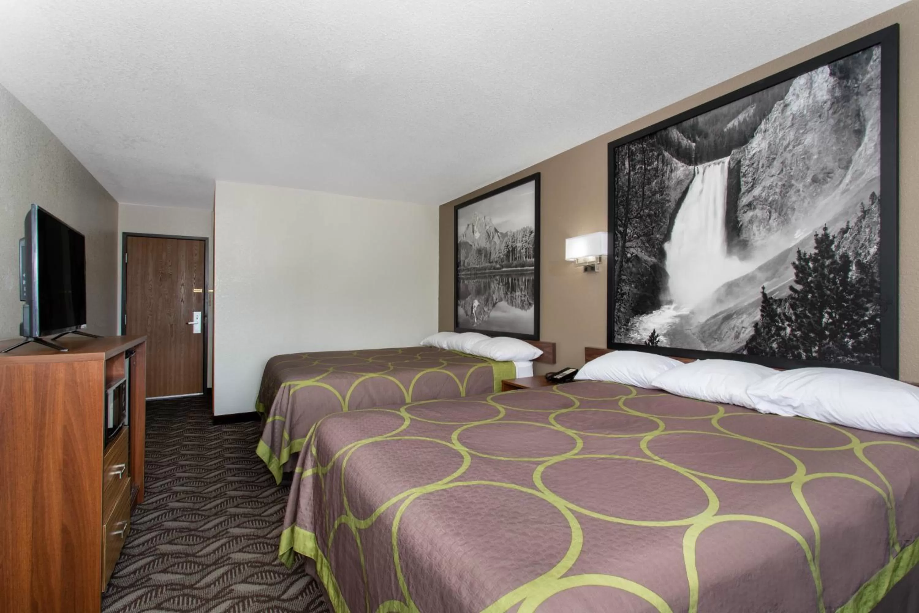 Queen Room with Two Queen Beds - Non-Smoking in Super 8 by Wyndham Dubois