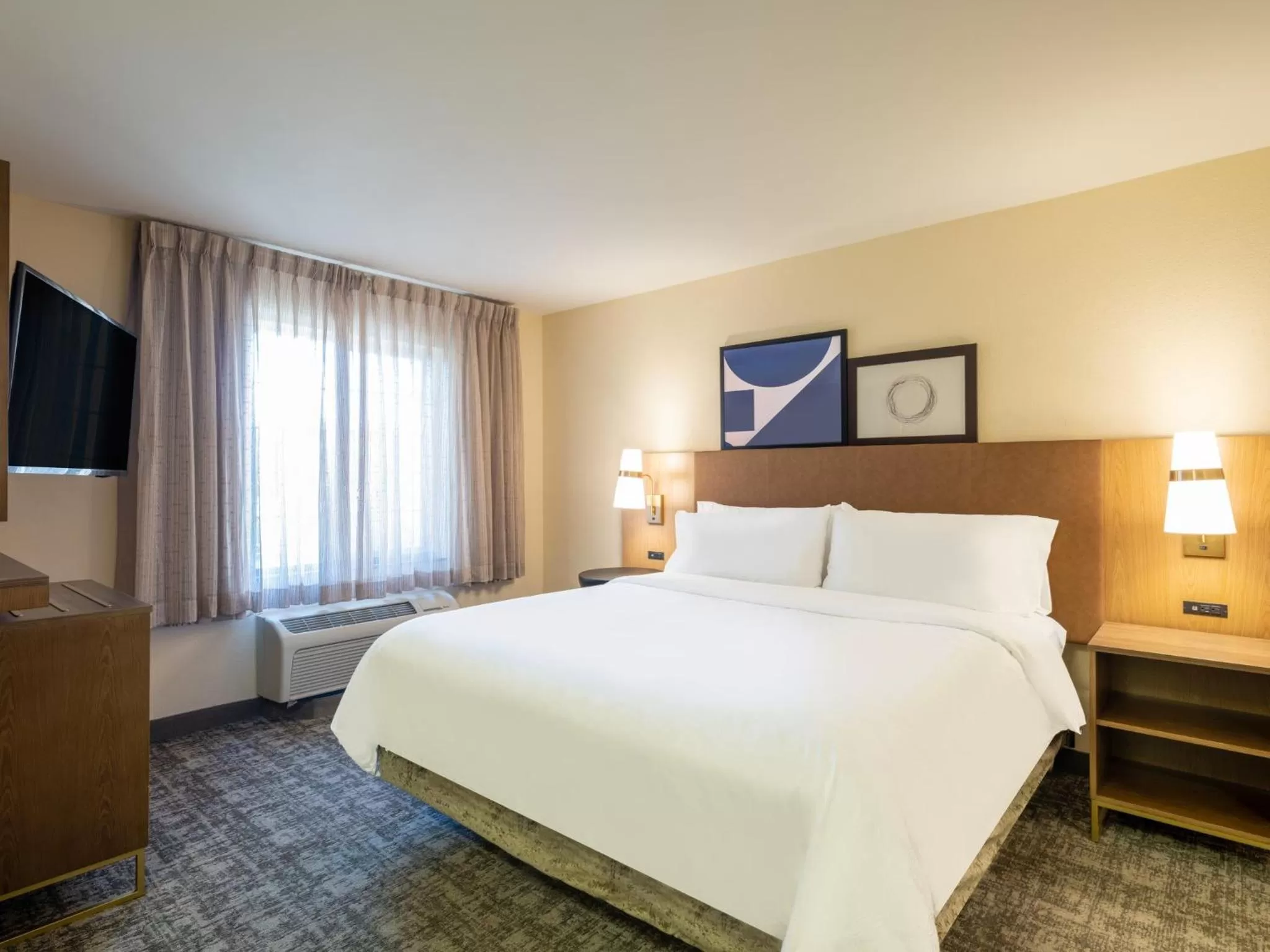 Two-Bedroom Suite with Oner King Bed and One Queen Bed in Staybridge Suites Milwaukee Airport South by IHG