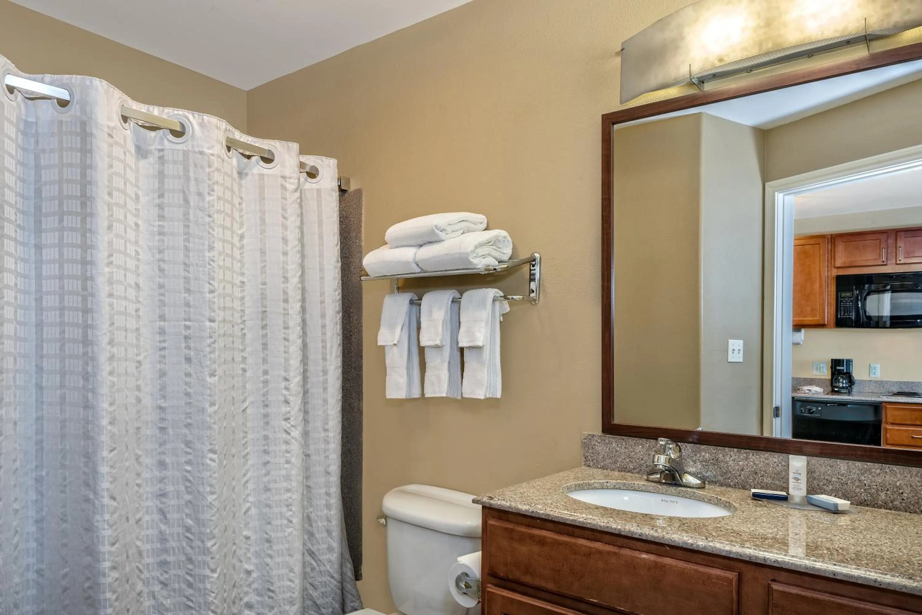 One-Bedroom Queen Suite - Smoking in Candlewood Suites Galveston by IHG
