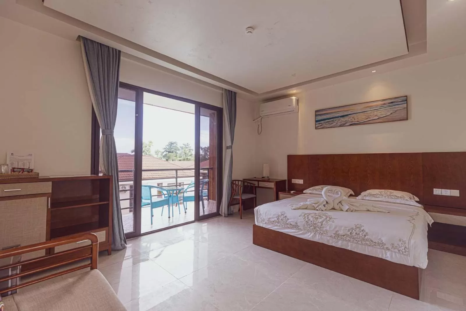 Deluxe King Room in Amphitrite Resort