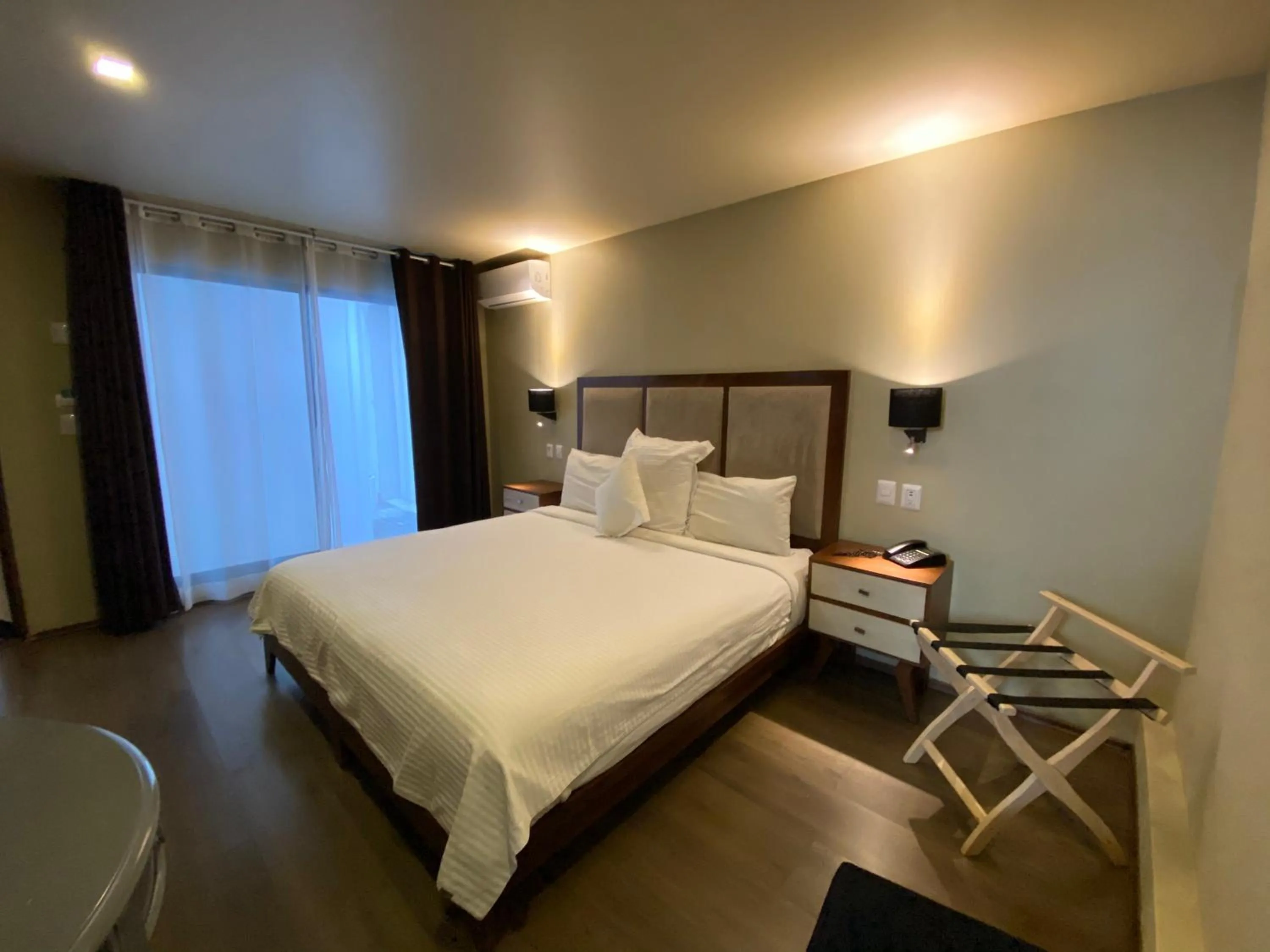 Deluxe King Suite in Suites Lerma 205