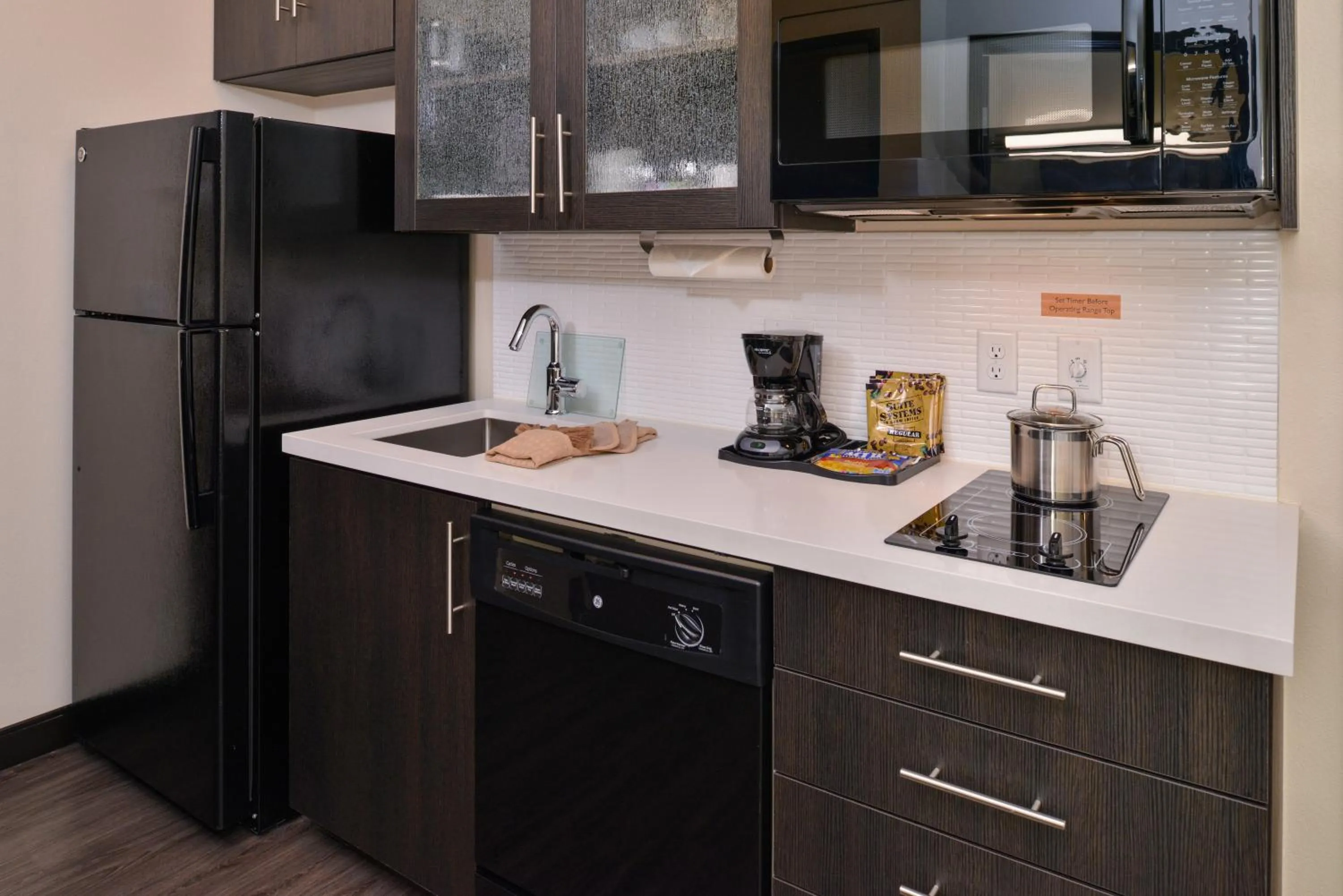 One-Bedroom King Suite in Candlewood Suites - Austin Airport by IHG