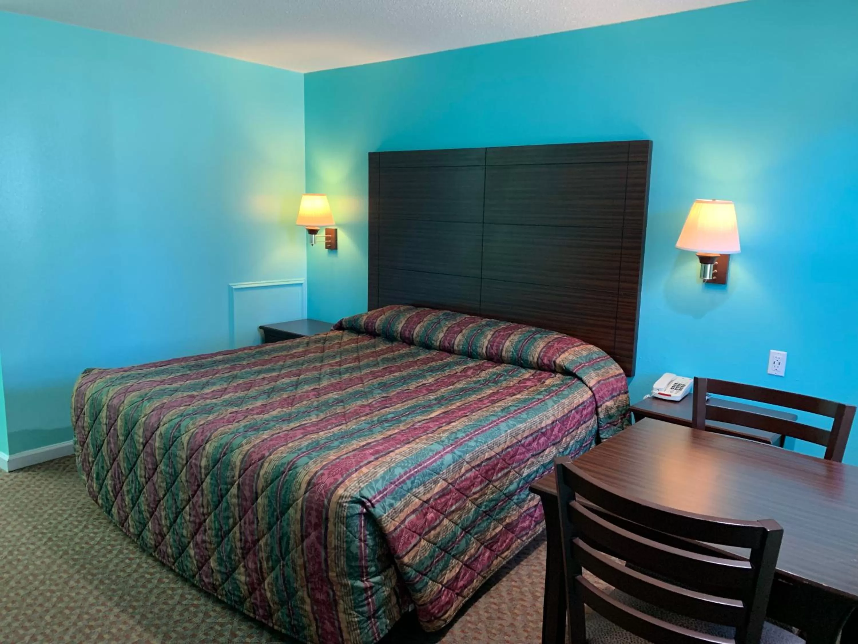 Standard King Room - Smoking in Scottish Inn - Clanton