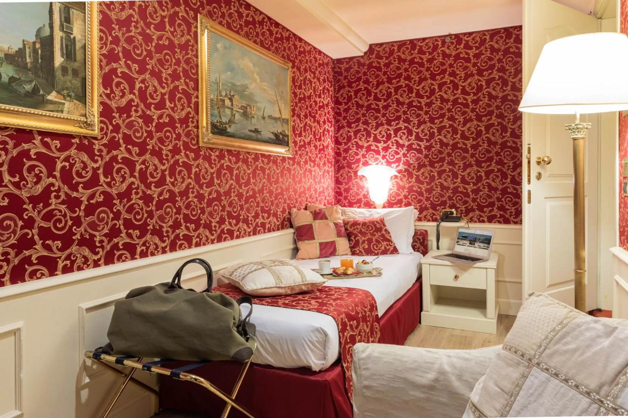 Single Room in Duodo Palace Hotel