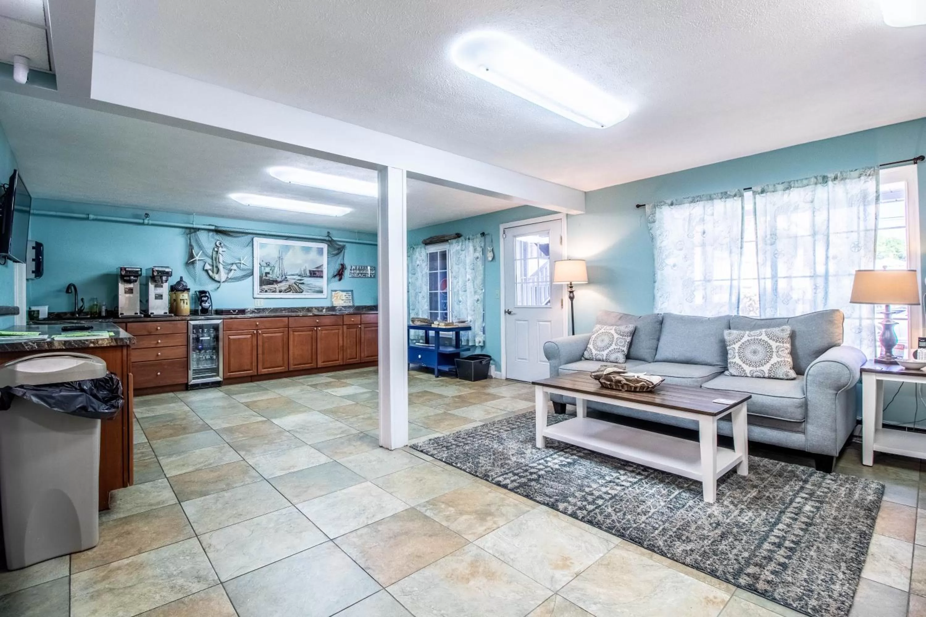 Deluxe Queen Suite - single occupancy in Sea View Motel