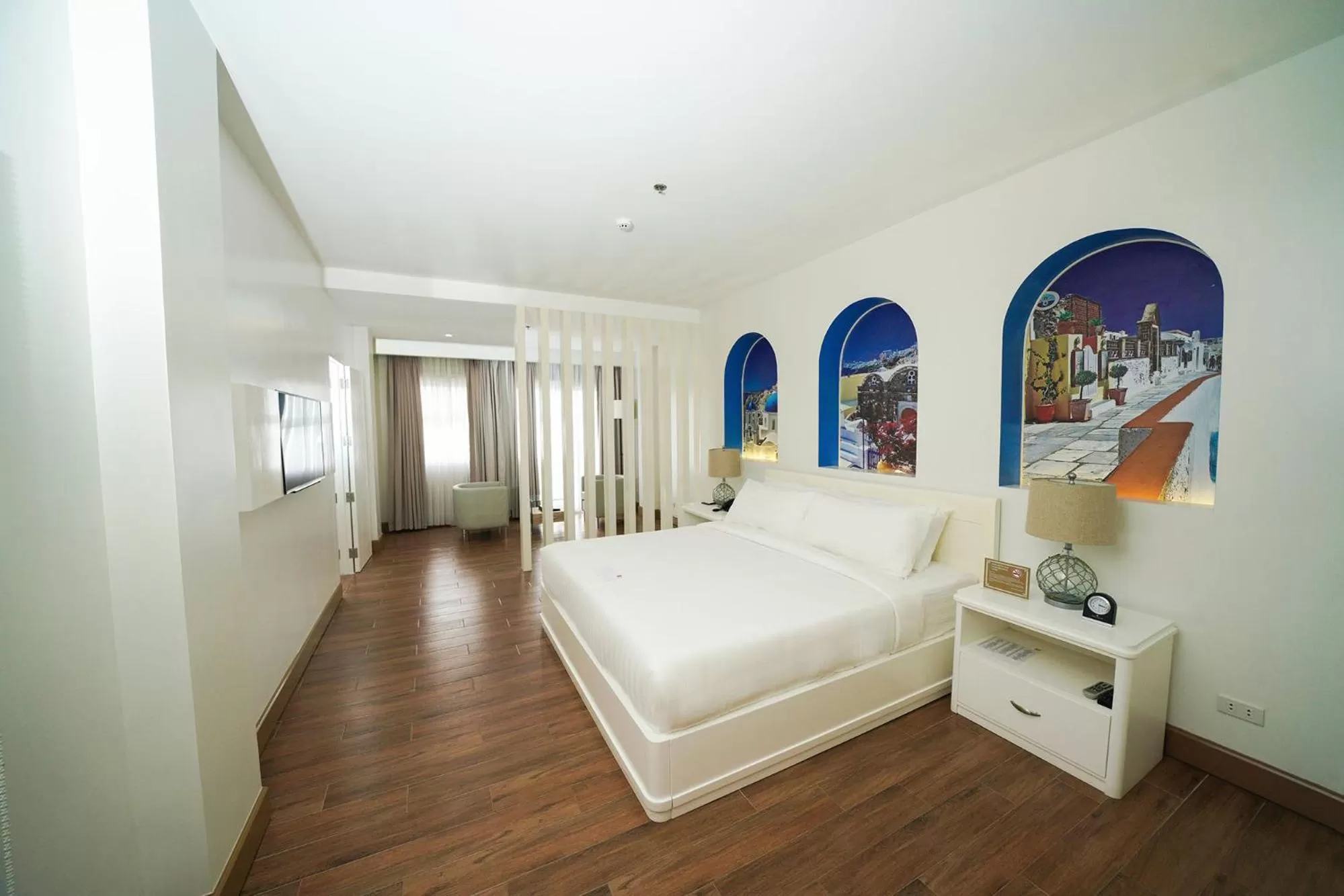 Junior Suite King in Hotel Carlito Tagaytay