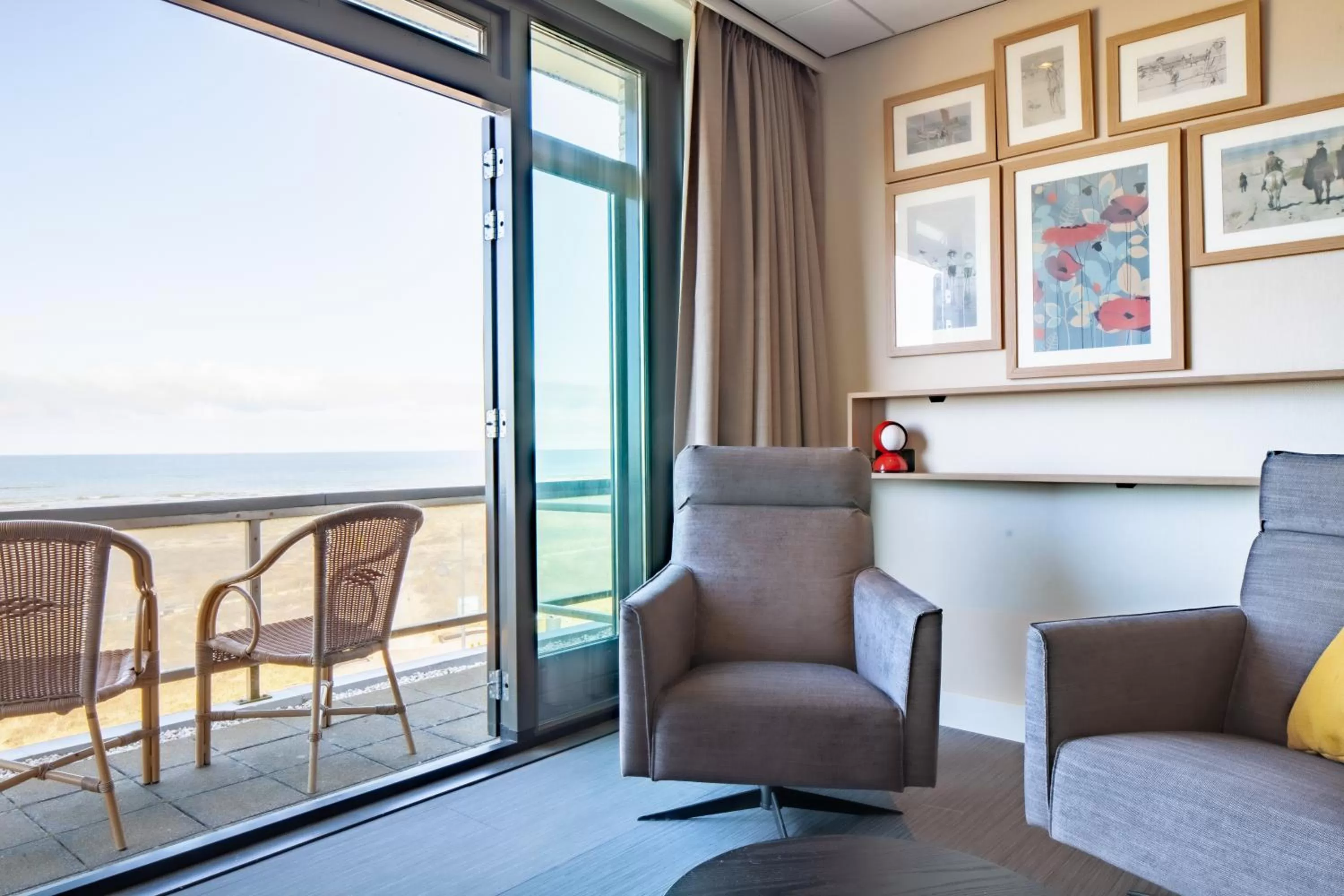Deluxe Double Room with Balcony and Sea View in Two Brothers Noordwijk Beach