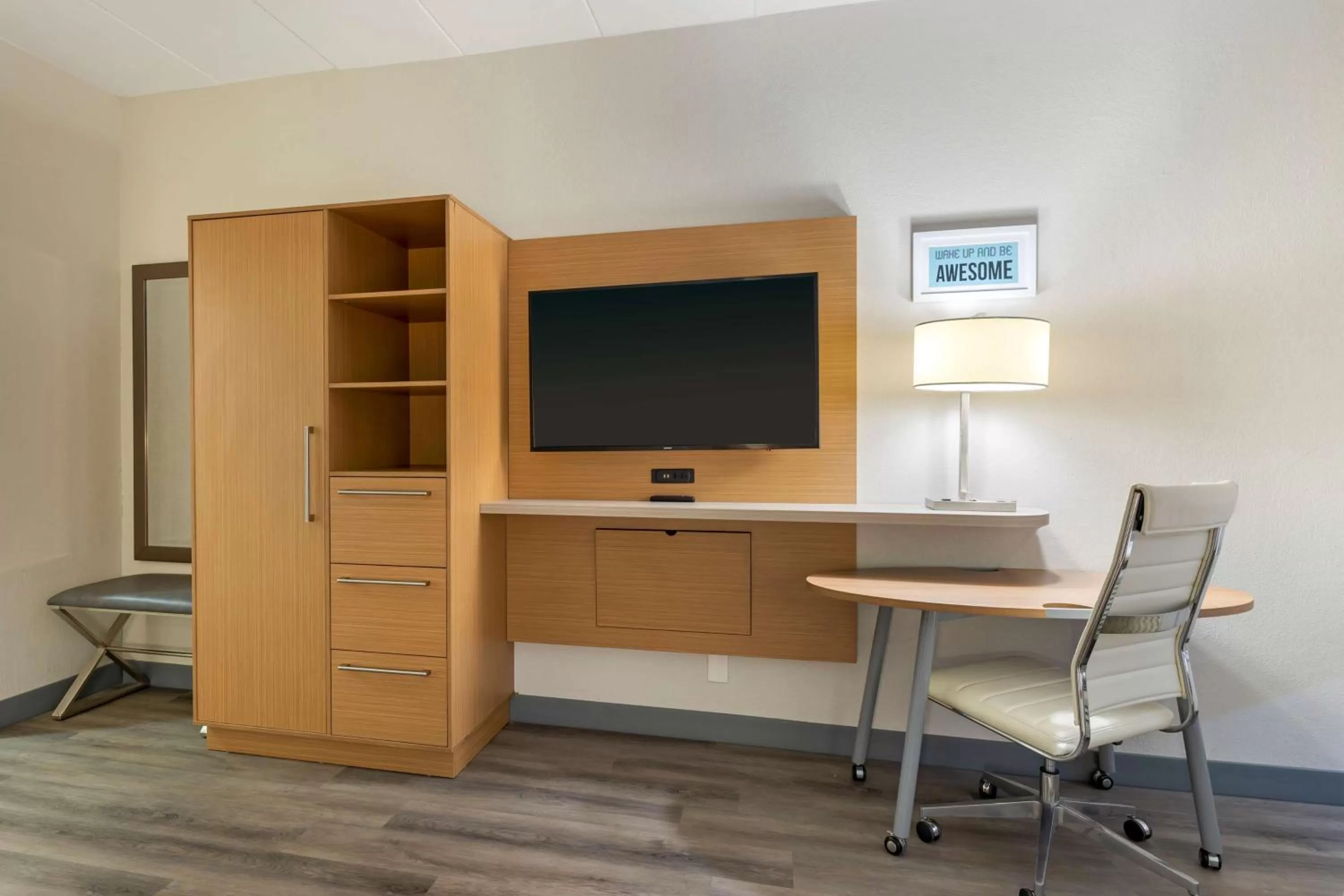 King Room with Bath Tub - Disability Access/Non-Smoking  in Best Western PLUS Executive Hotel Richmond