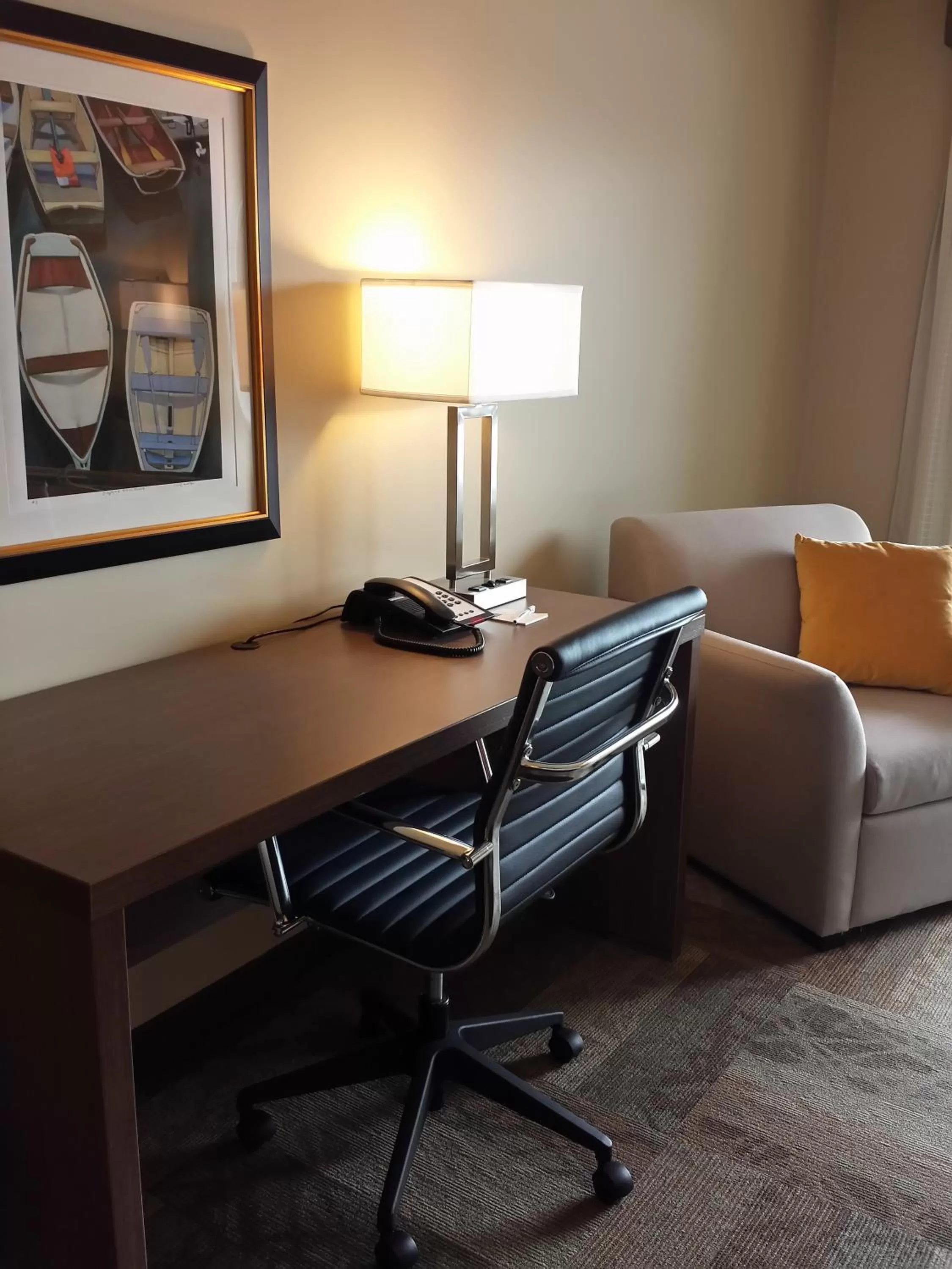 Deluxe King Room with Balcony and Sea View in Belfast Harbor Inn