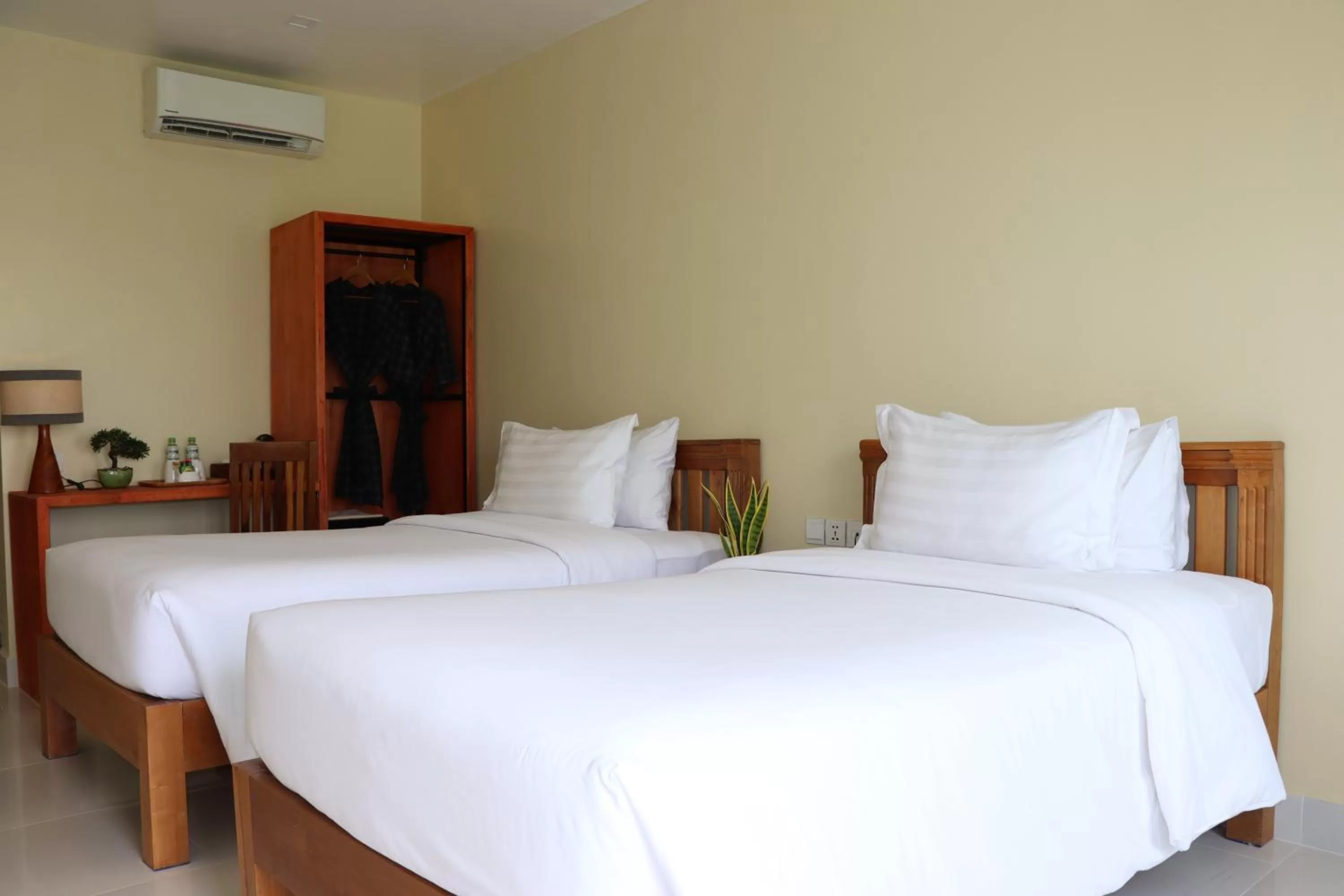 Superior Twin Room in Landing Gold by Amatak