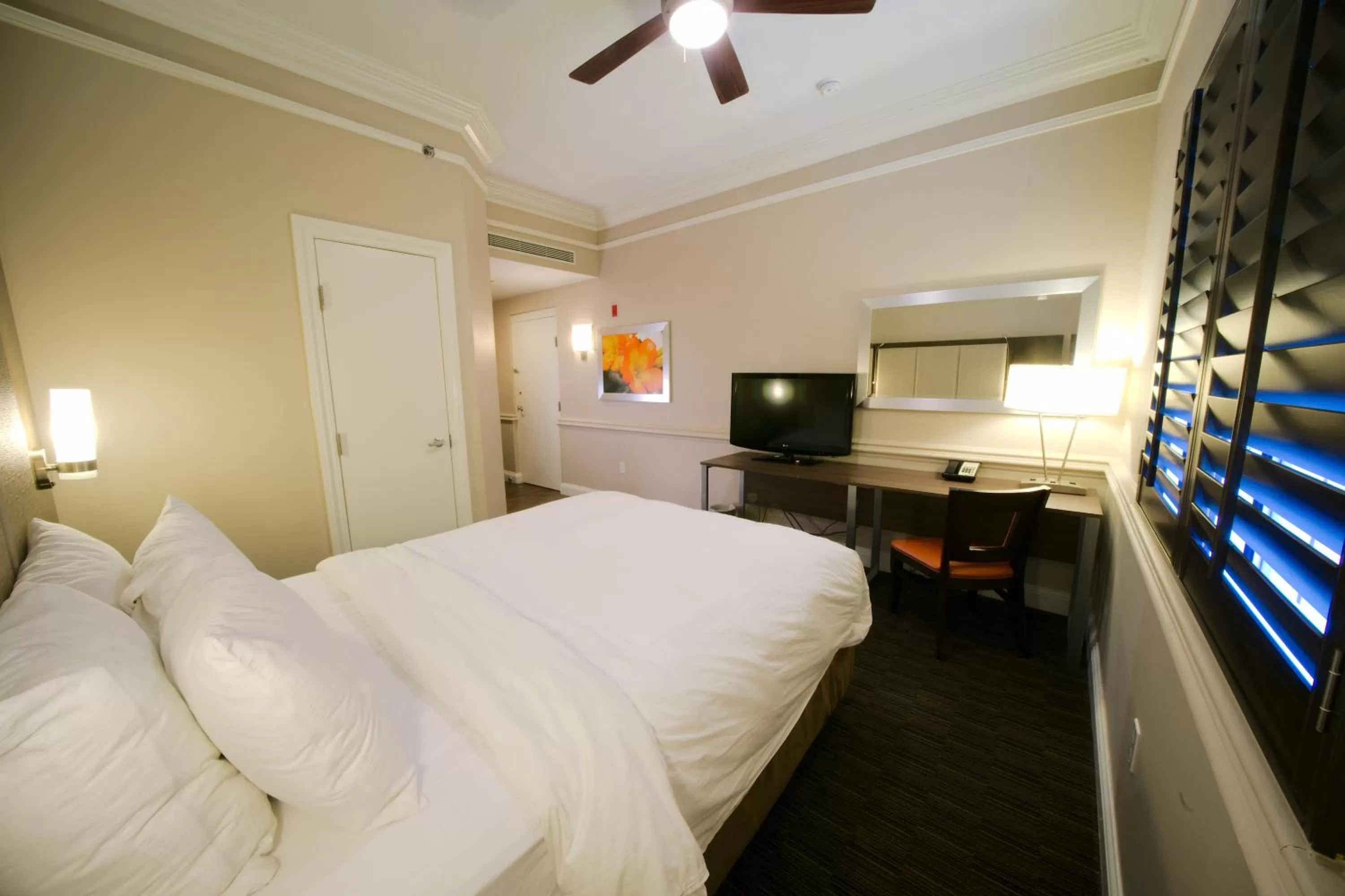 Queen Room - Non-Smoking in Radisson Resort at the Port