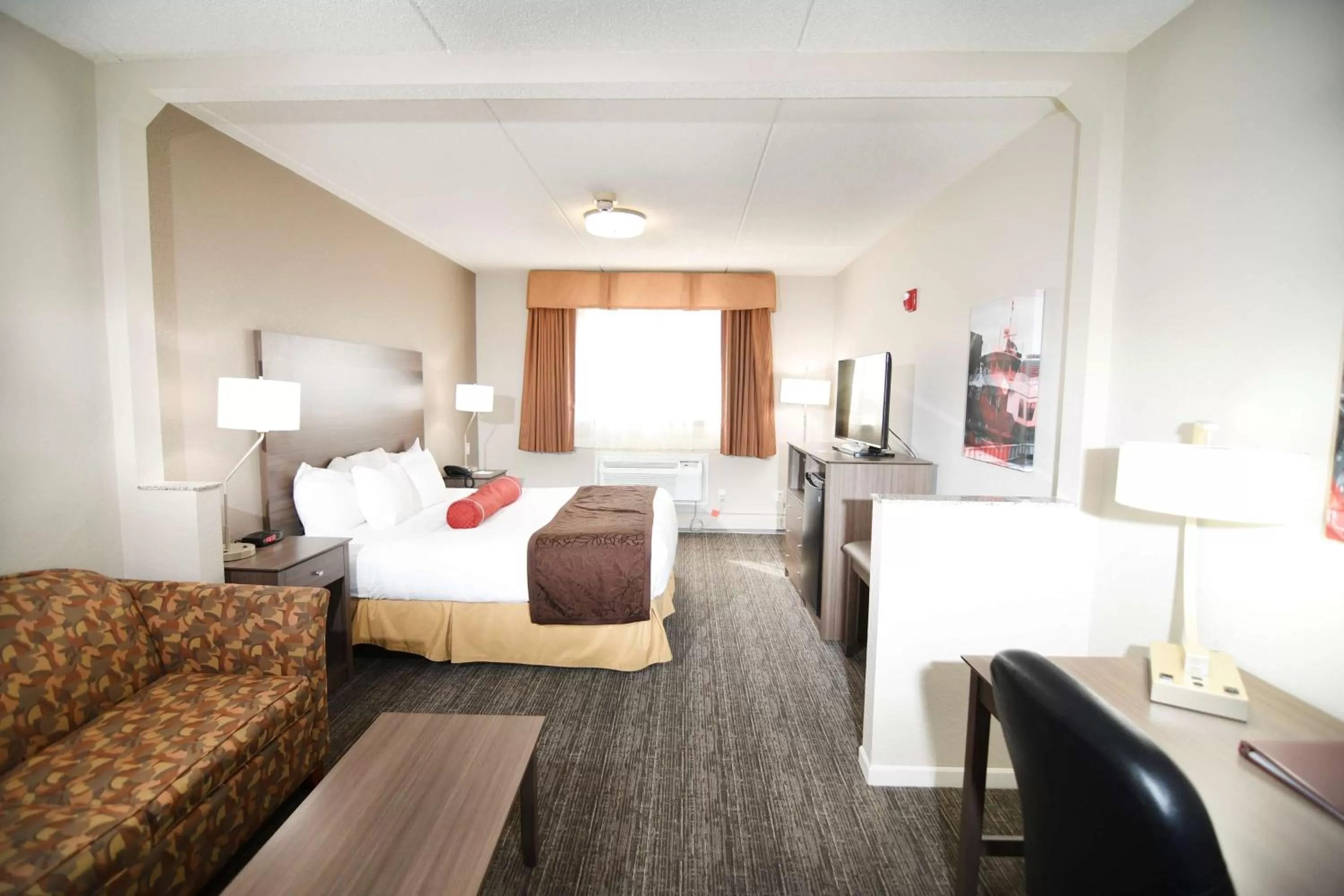 King Suite with Bath Tub - Disability/Non-Smoking in Best Western Plus Sandusky Hotel & Suites