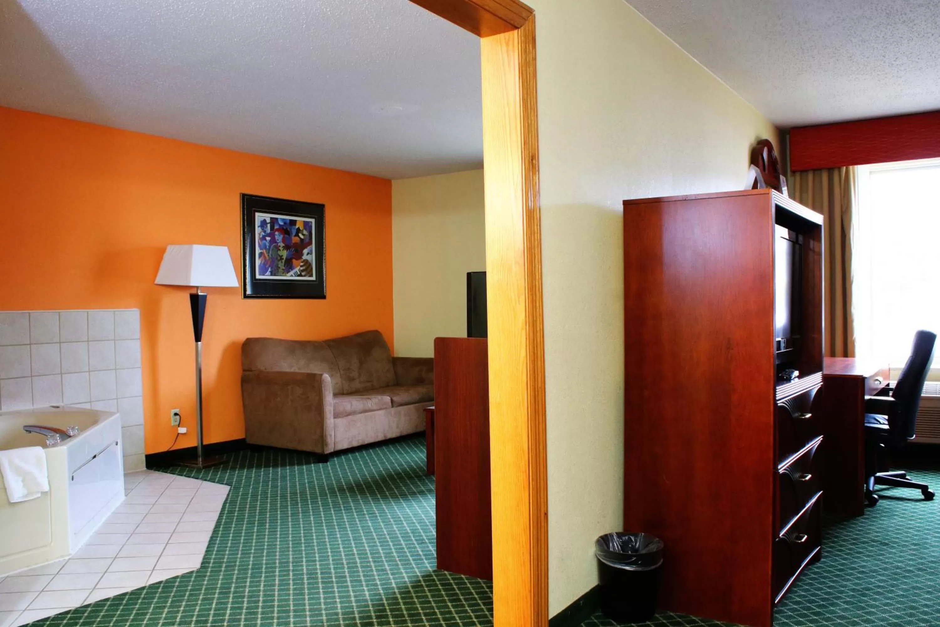 King Studio Suite - Non-Smoking in Days Inn & Suites by Wyndham Bloomington/Normal IL