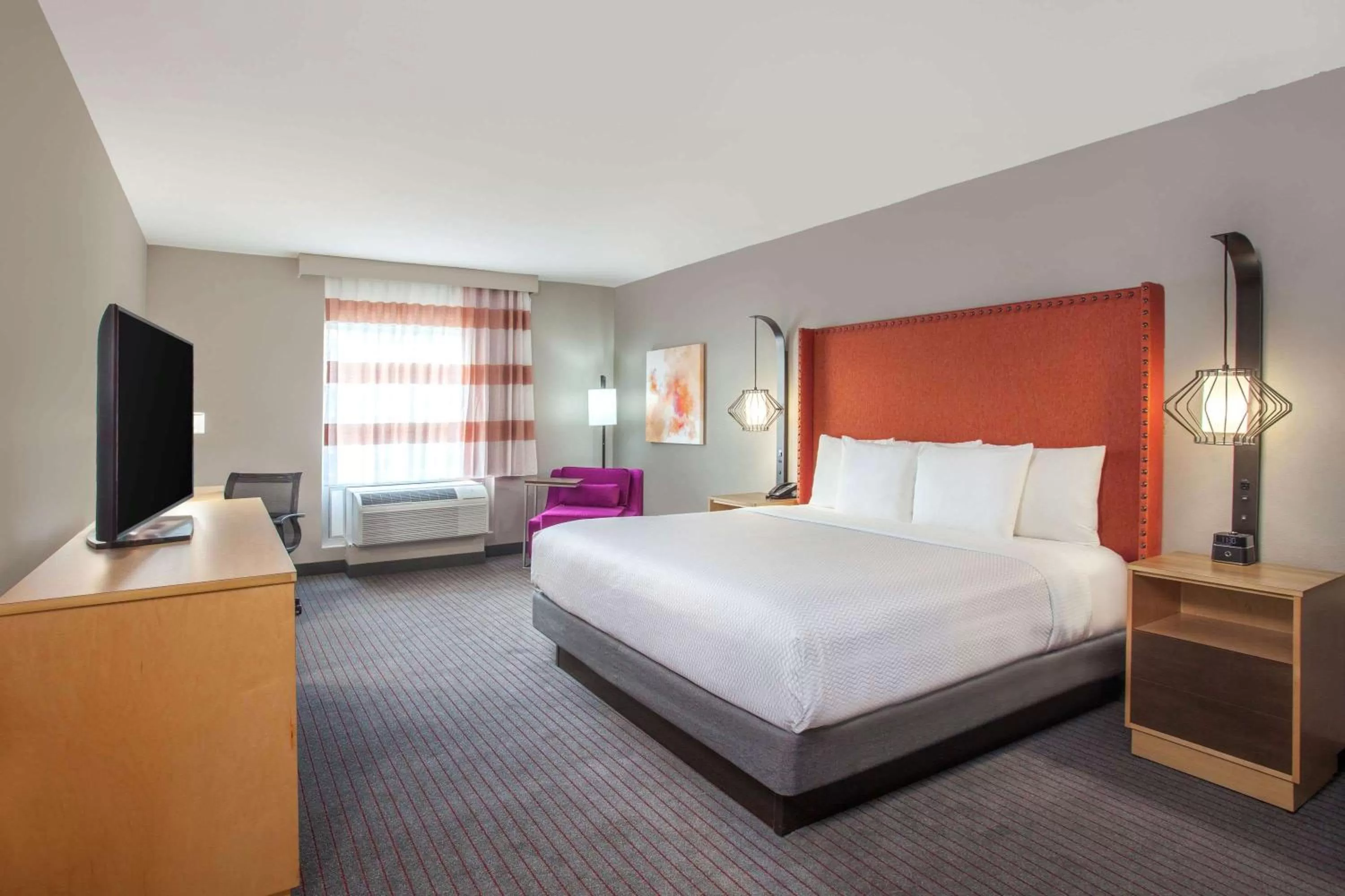 1 King Bed, Mobility/Hearing Accessible Room, Roll-In Shower, Non-Smoking in La Quinta by Wyndham Madera