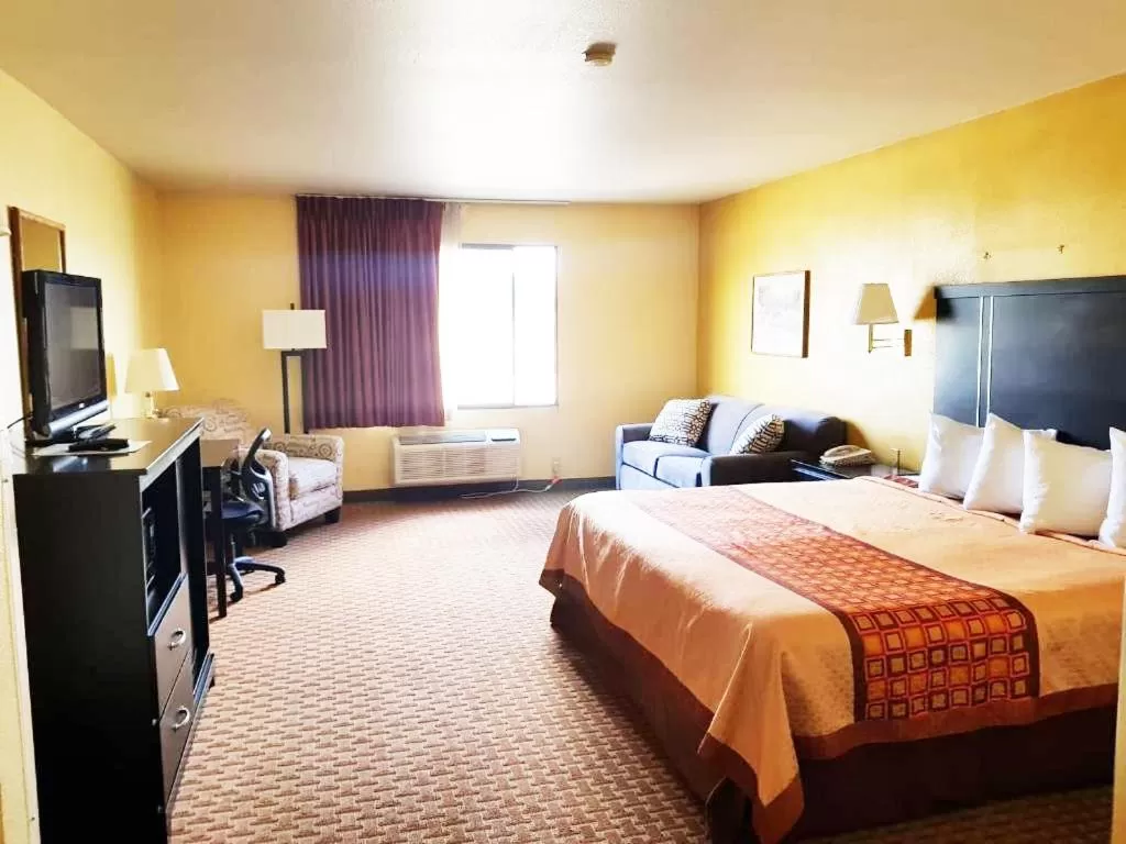 King Suite - Non-Smoking in Rodeway Inn & Suites