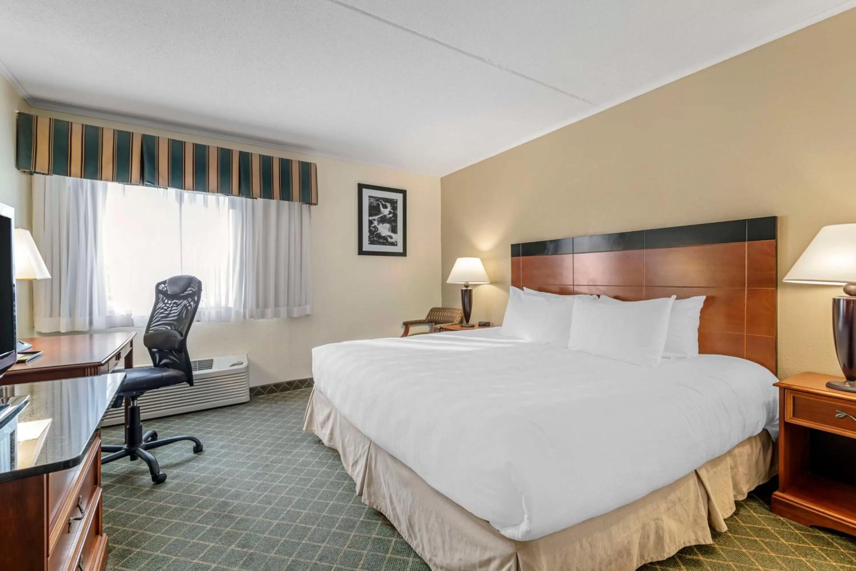 Double Room with Two Double Beds and Walk-In Shower - Disability Access in Best Western Plus Augusta Civic Center Inn