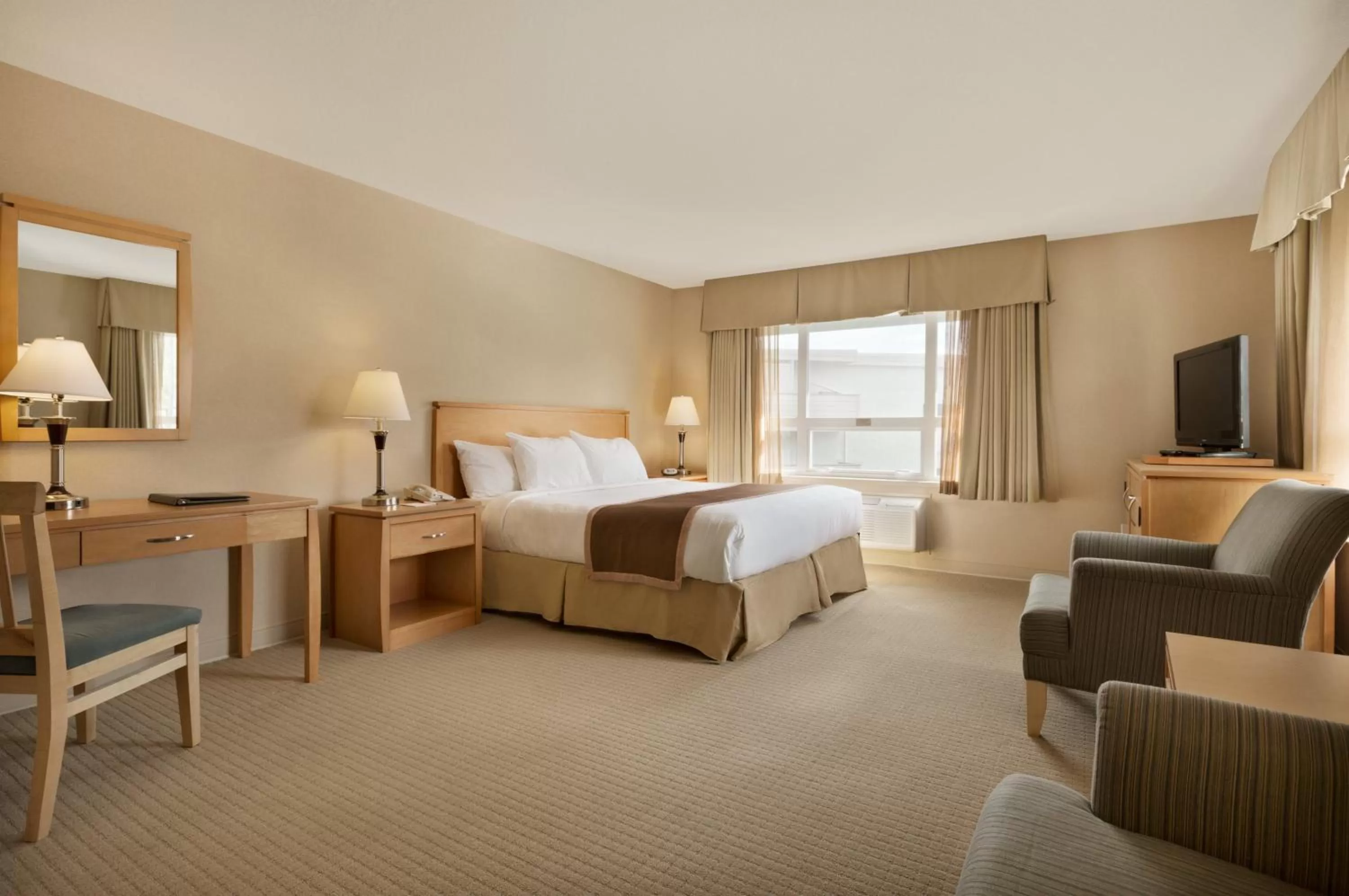 Deluxe King Room - Non-Smoking in Ramada by Wyndham Nanaimo