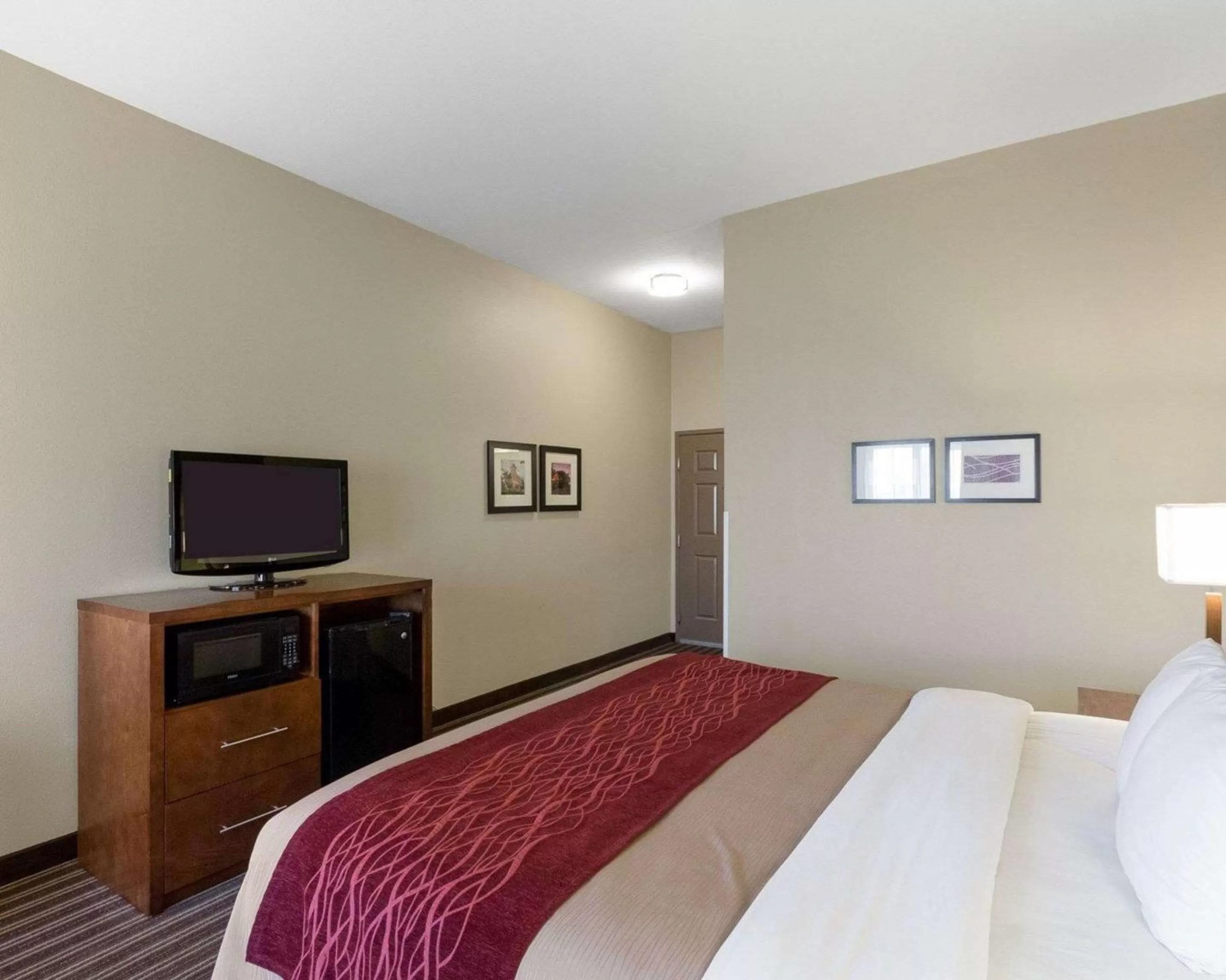 King Room in Comfort Inn & Suites Fayetteville-University Area