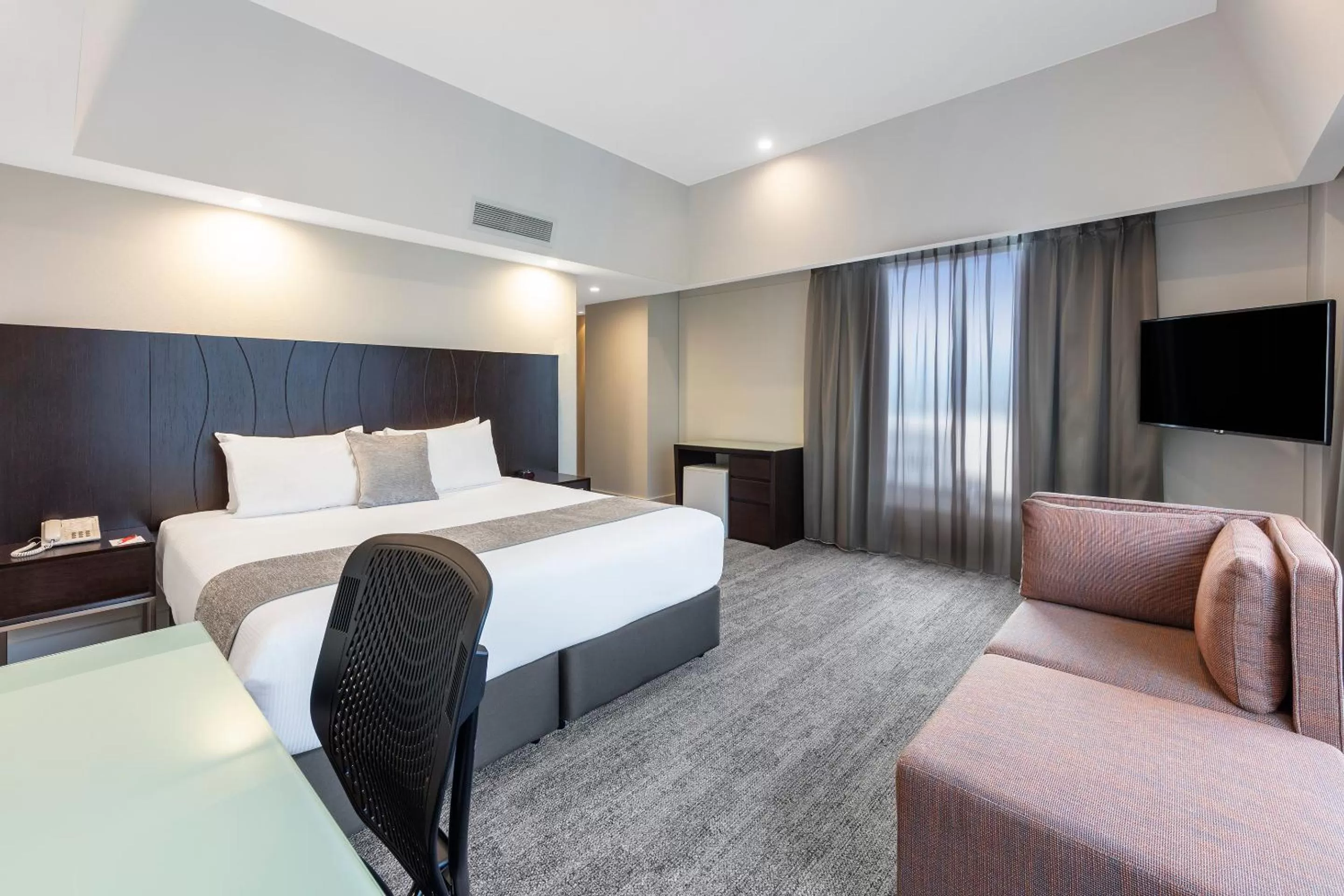 Newly Refurbished Premium King Room in James Cook Hotel Grand Chancellor