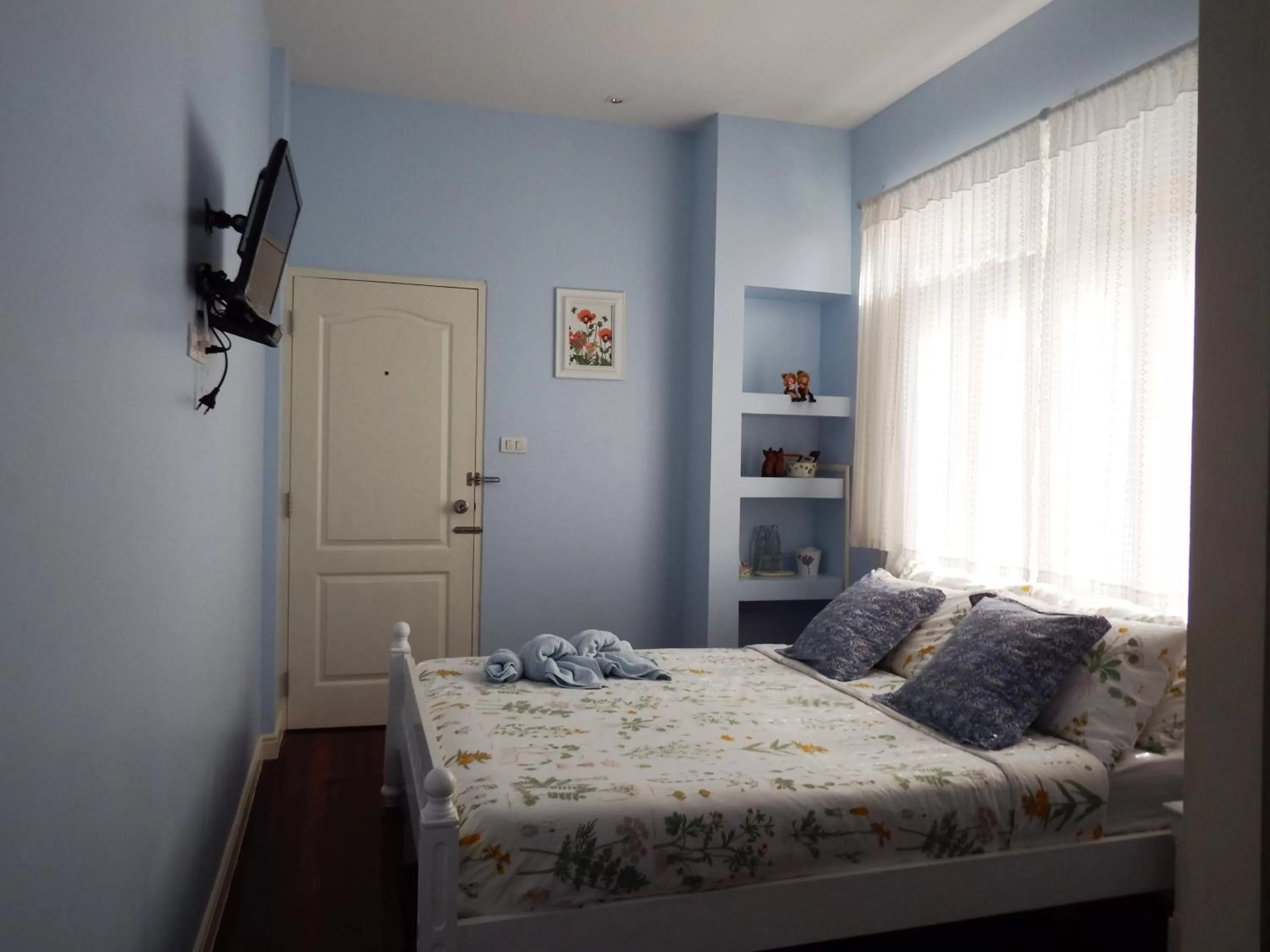 Standard Queen Room in Lada House