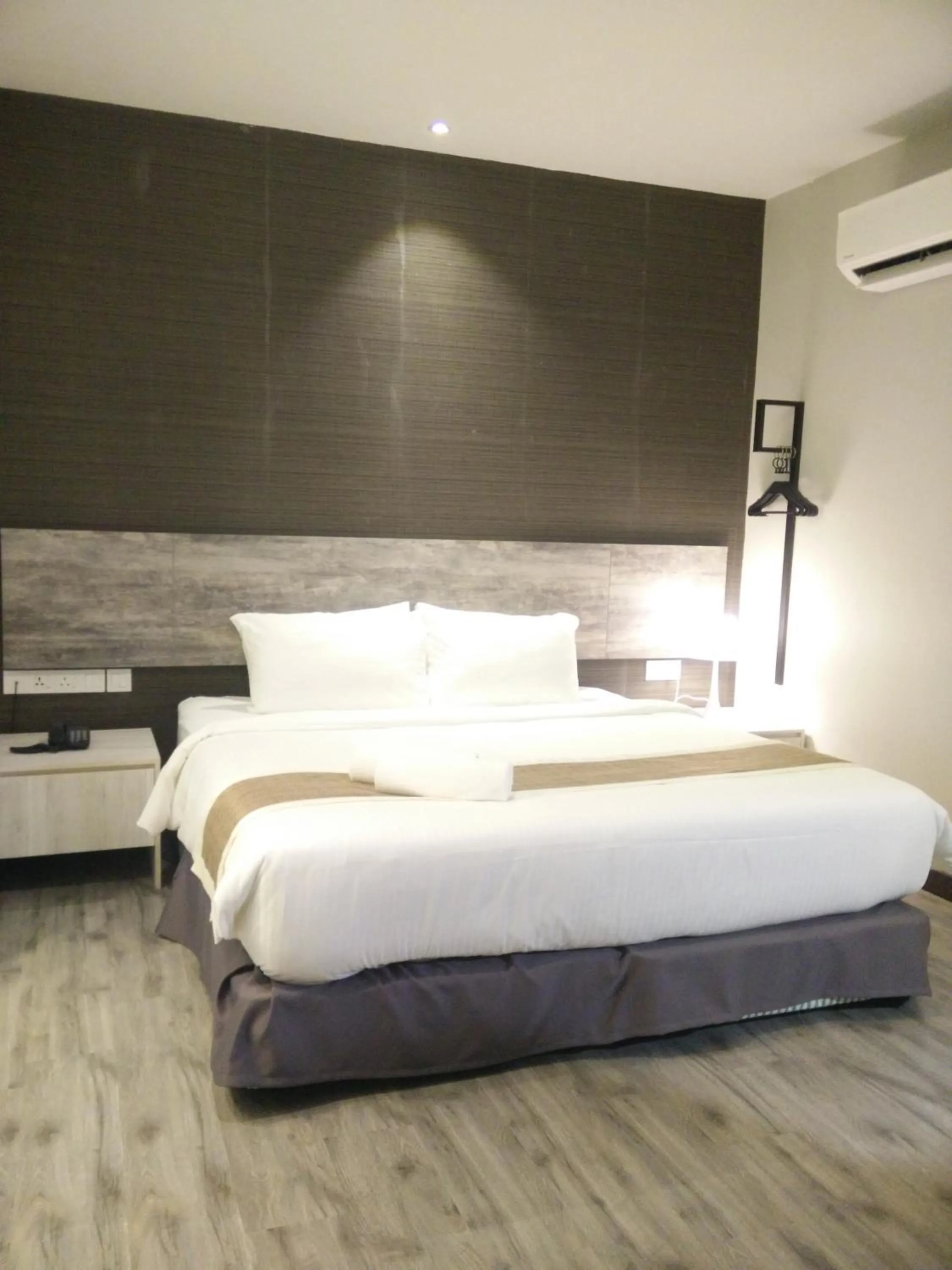 Standard King Room (No Window) in The Leverage Business hotel (Skudai)
