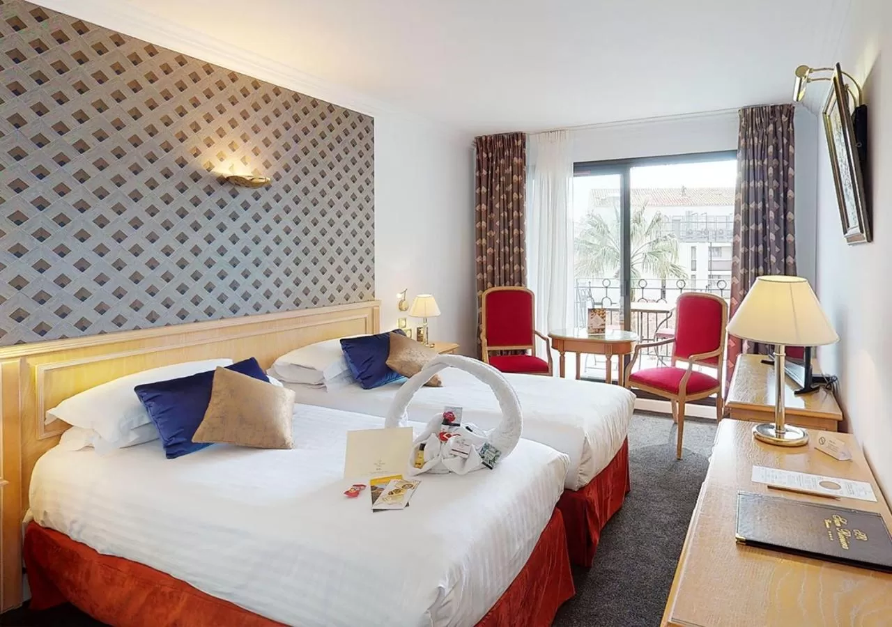 Deluxe Twin Room with Balcony and Garden View in Sun Riviera Hotel