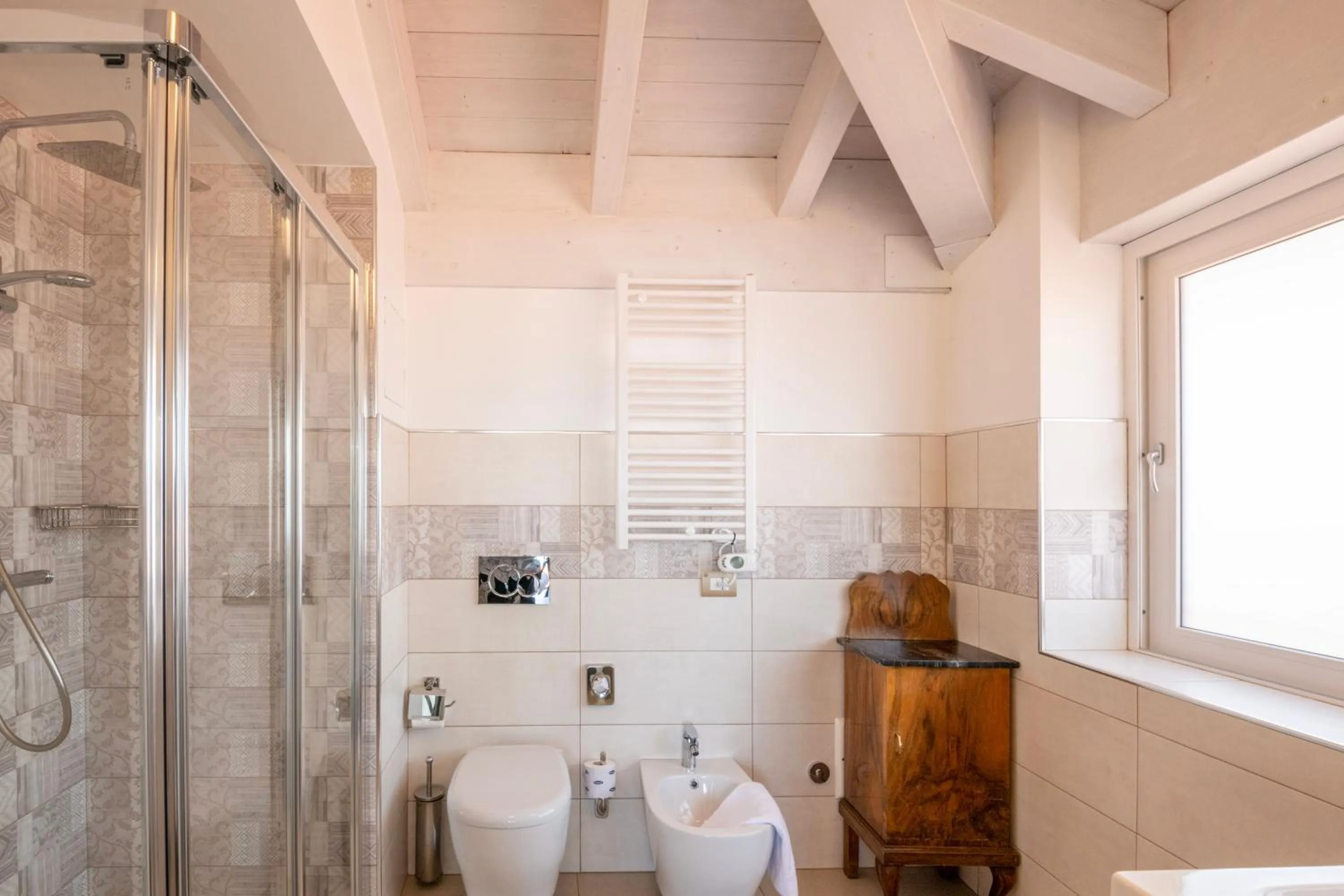 King Room with Lake View in Hotel Rosa