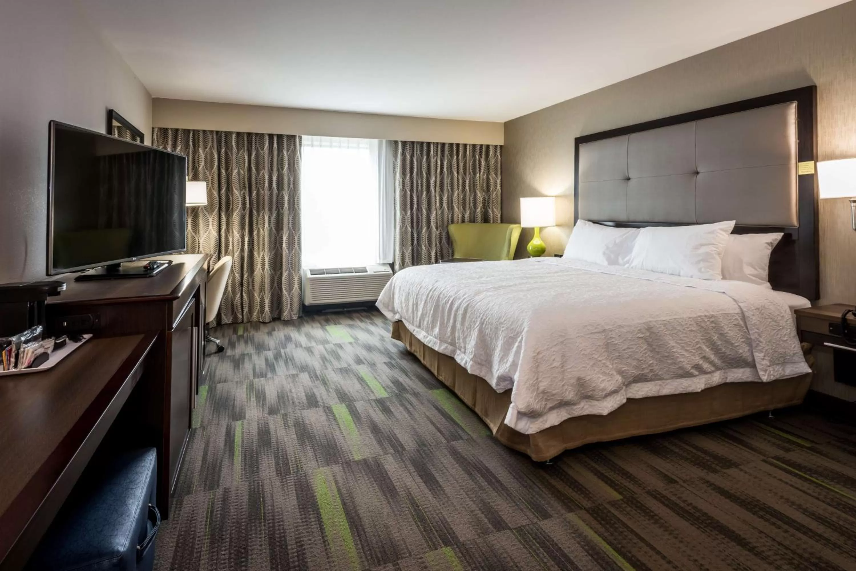 King Room - Non-Smoking in Hampton Inn & Suites By Hilton Hammond, In