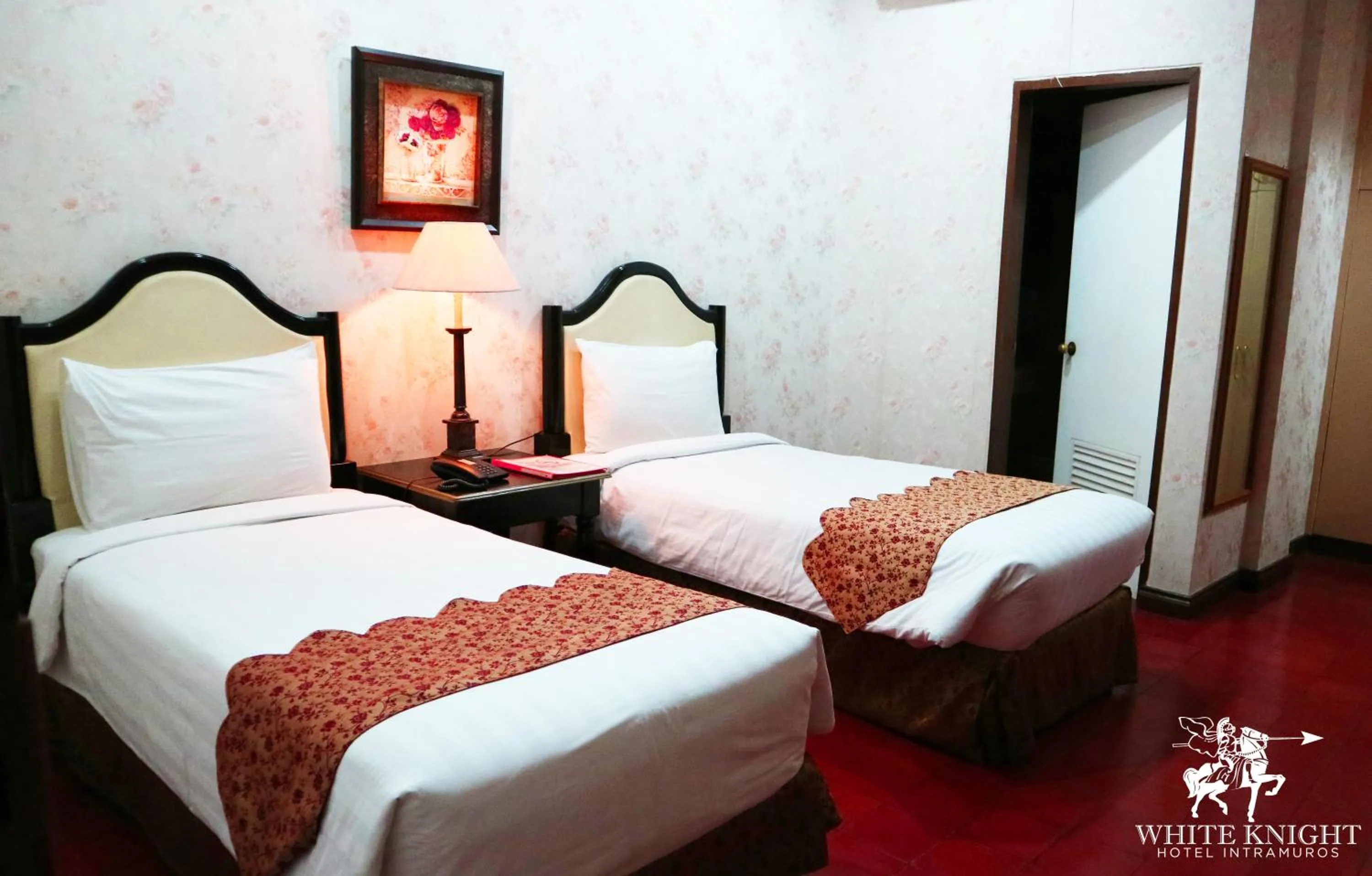 Executive Twin Room in White Knight Hotel Intramuros