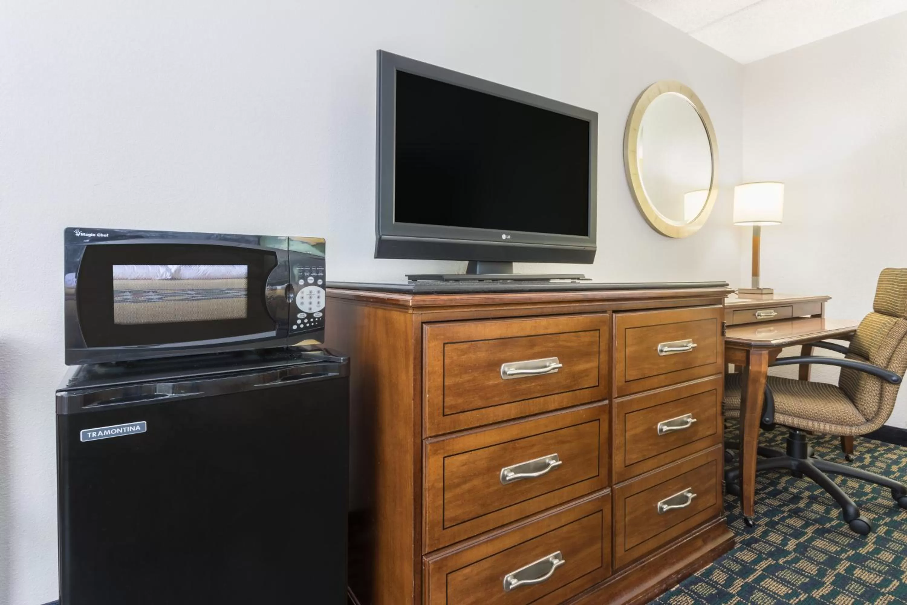 King Room - Mobility Access/Non-Smoking in Super 8 By Wyndham Kingsland I-95 Naval Base Area