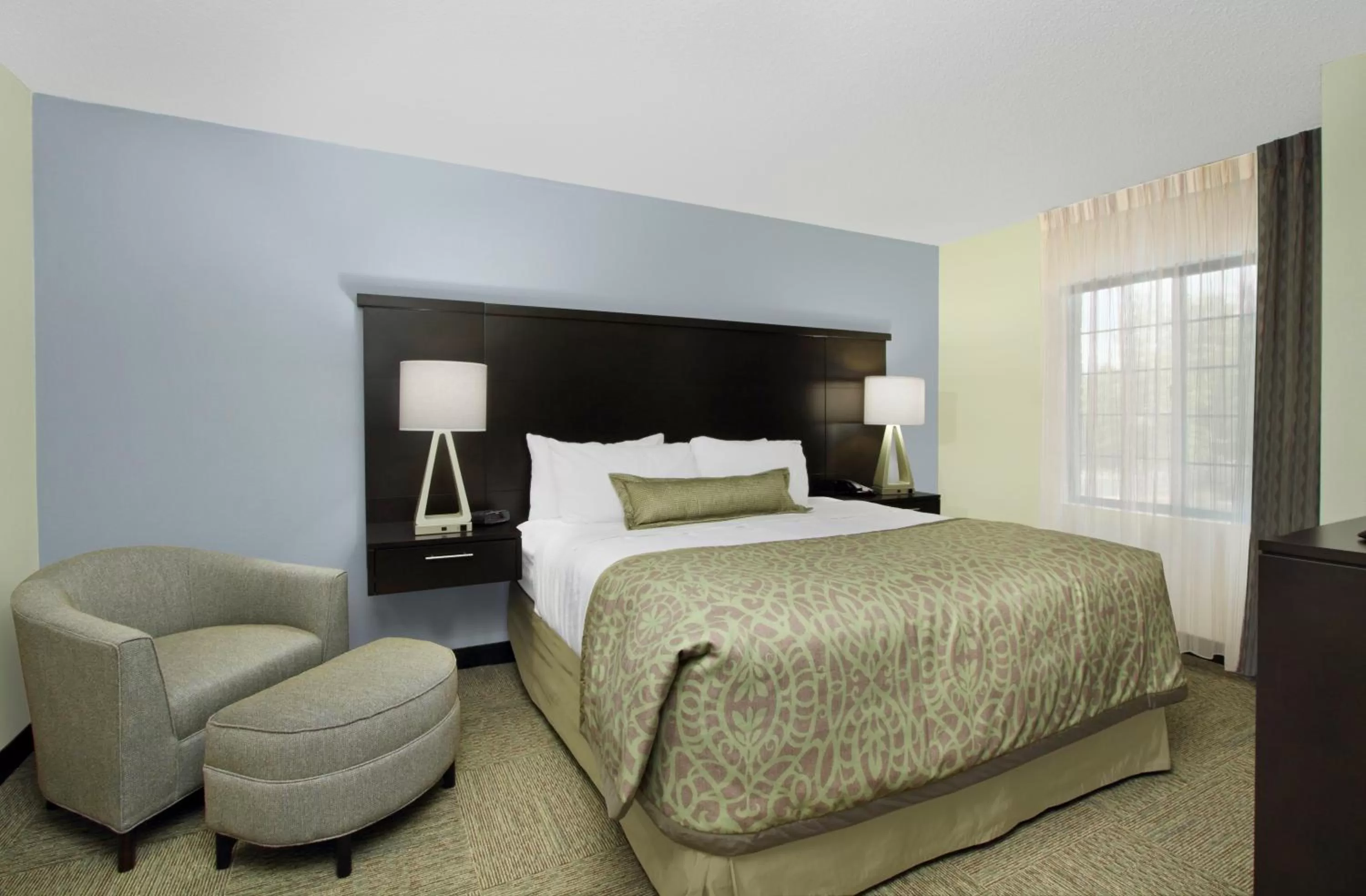 One-Bedroom King Suite in Staybridge Suites Tysons - McLean by IHG