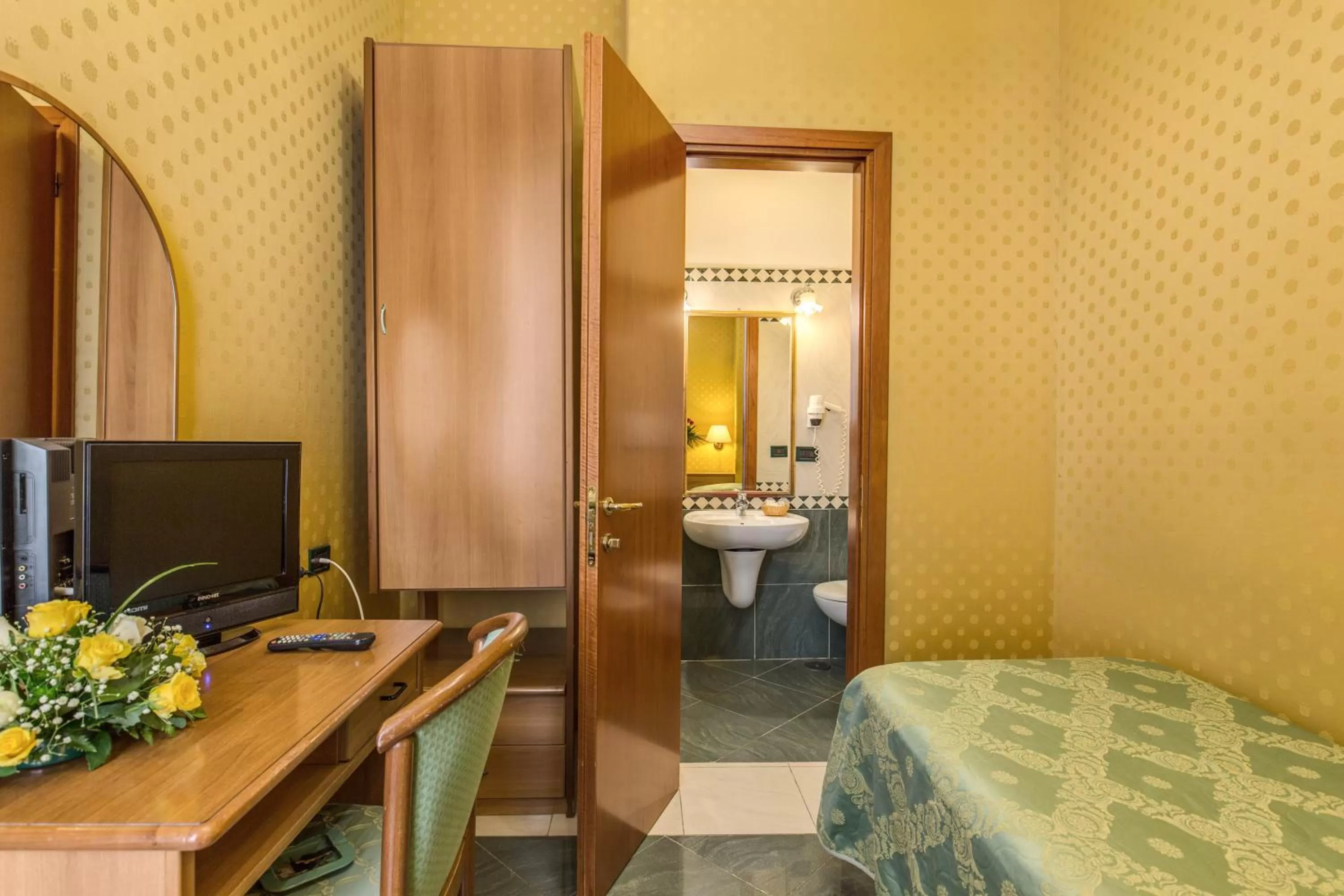 Single Room in Hotel Contilia