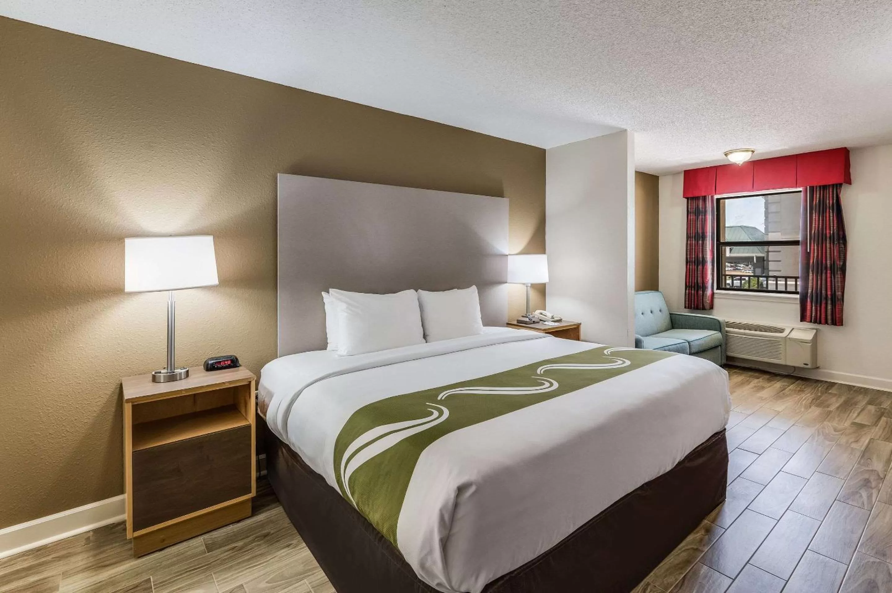 King Suite - Non-Smoking in Quality Inn & Suites Hot Springs-Lake Hamilton