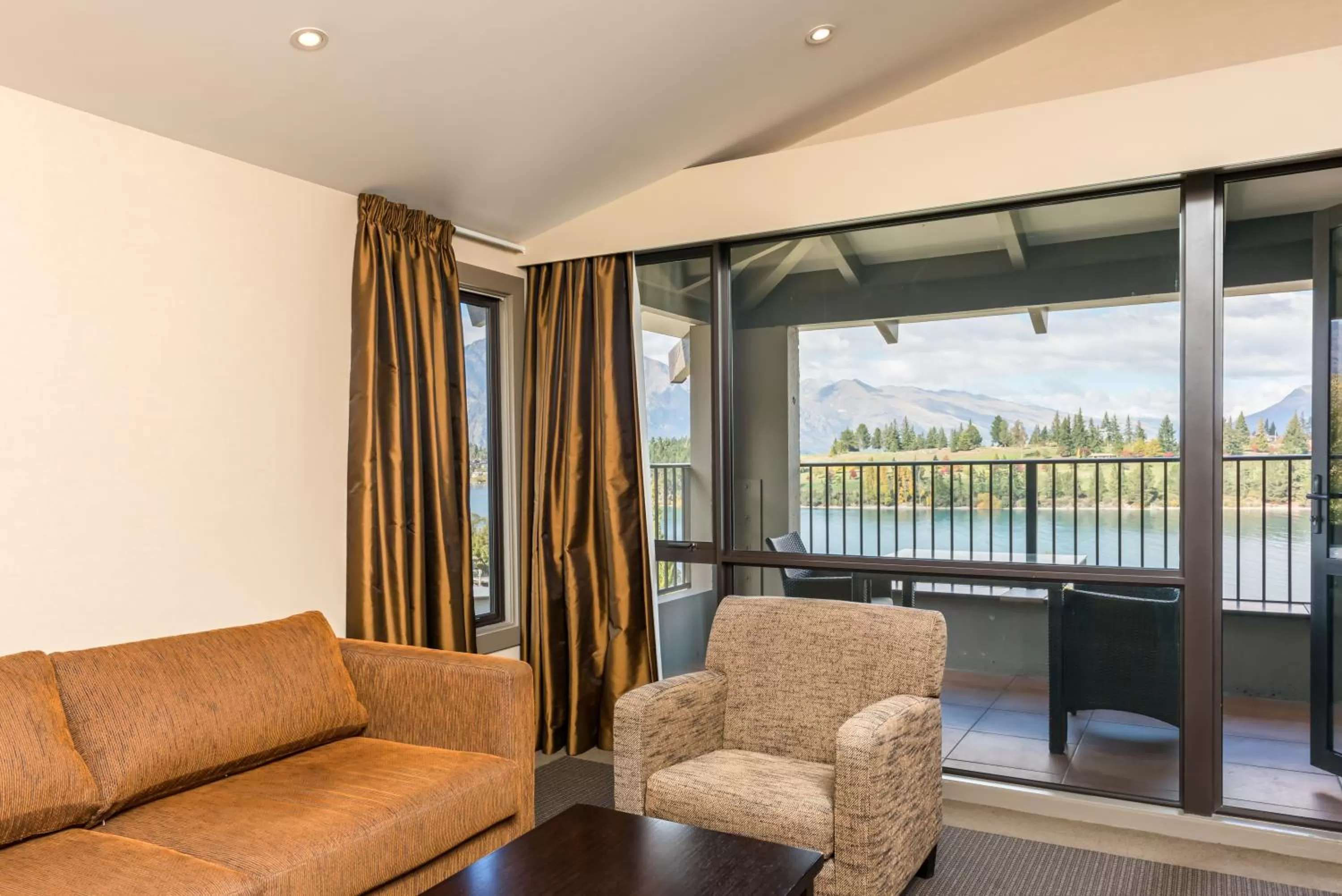 Junior Suite with Lake View and Balcony in Copthorne Hotel & Resort Lakefront Queenstown
