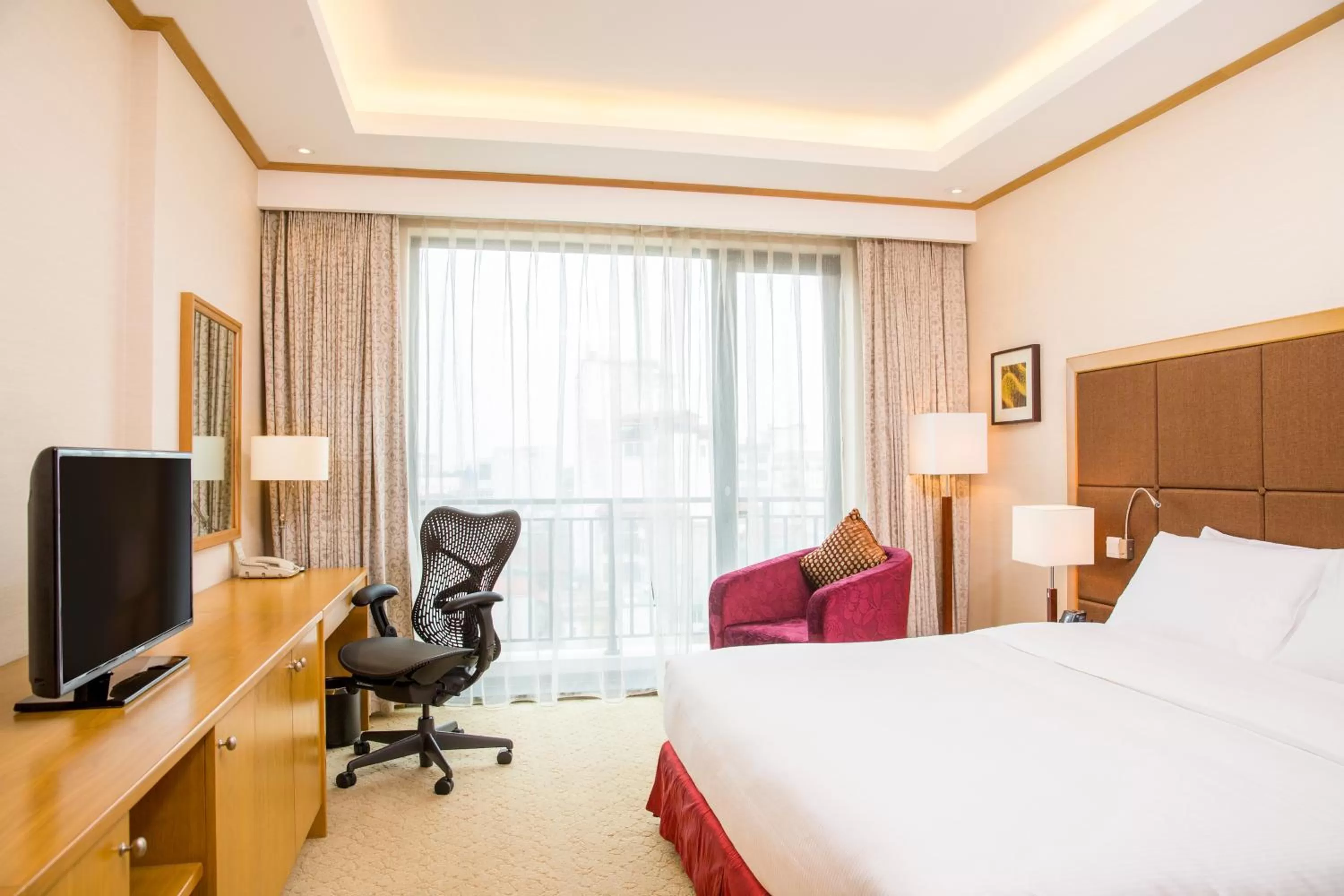 King Room with Balcony in Hilton Garden Inn Hanoi