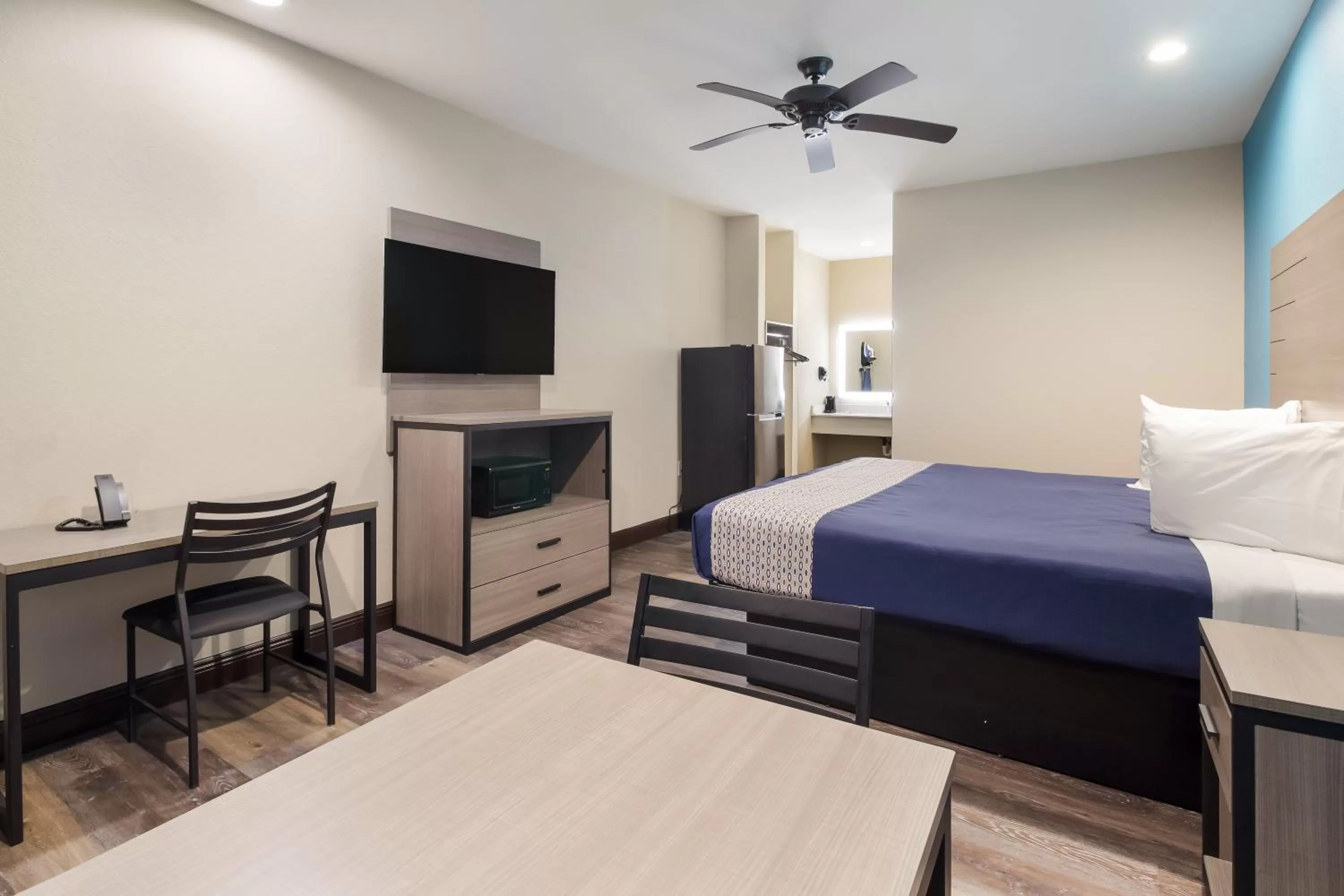 Standard Single Room in Scottish Inns & Suites Hitchcock-Santa Fe