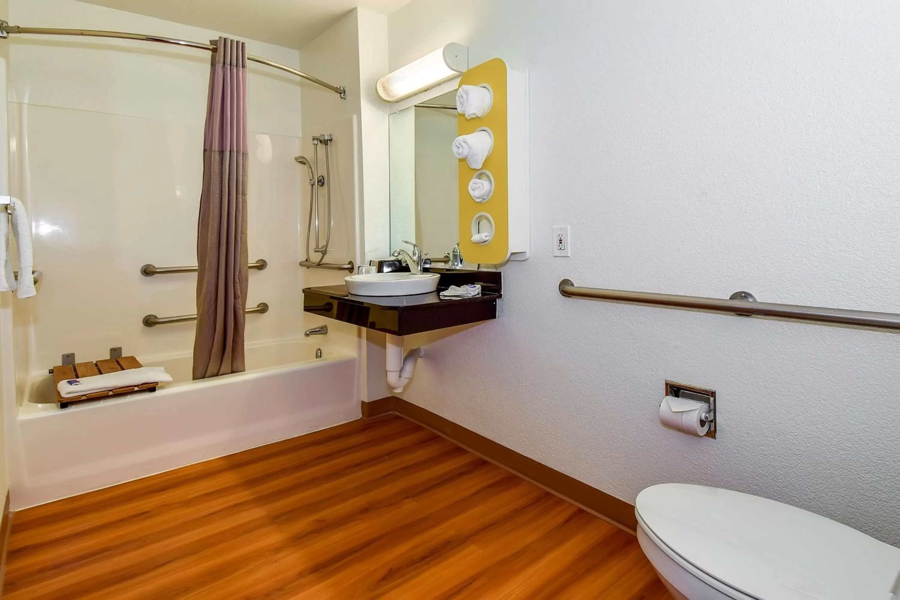 Double Room - Disability Access - Roll In Shower in Motel 6-Riverside, CA - South
