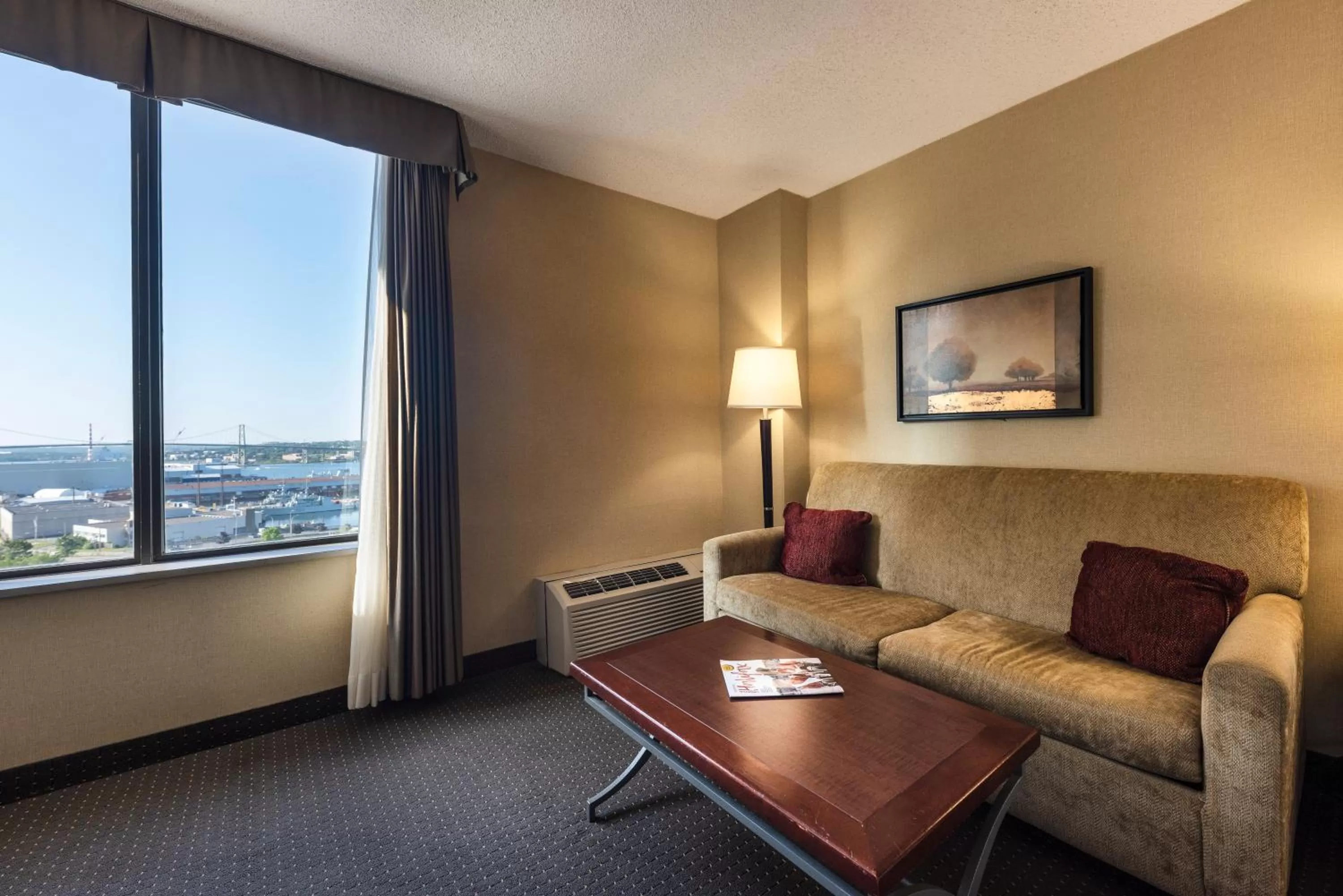 Guest Room with Harbor View in Hotel Halifax