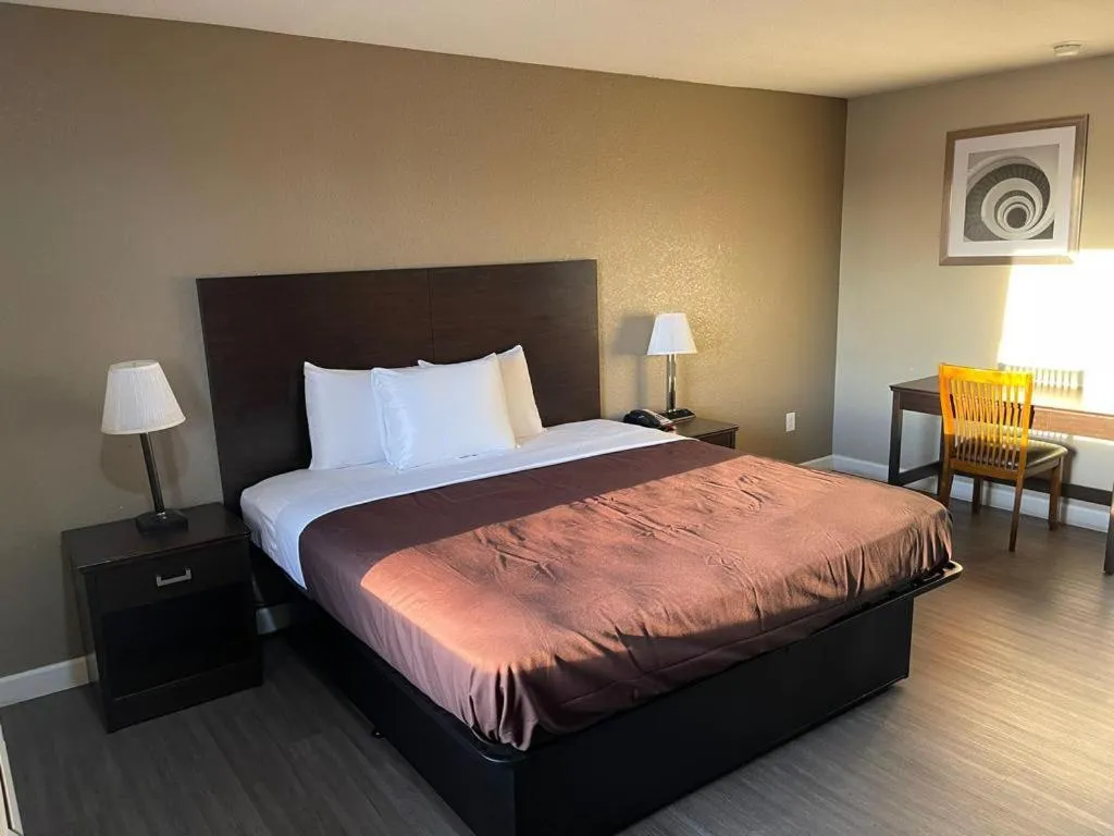 Standard King Room - Non Smoking in Suburban Studios Columbia - Harbison