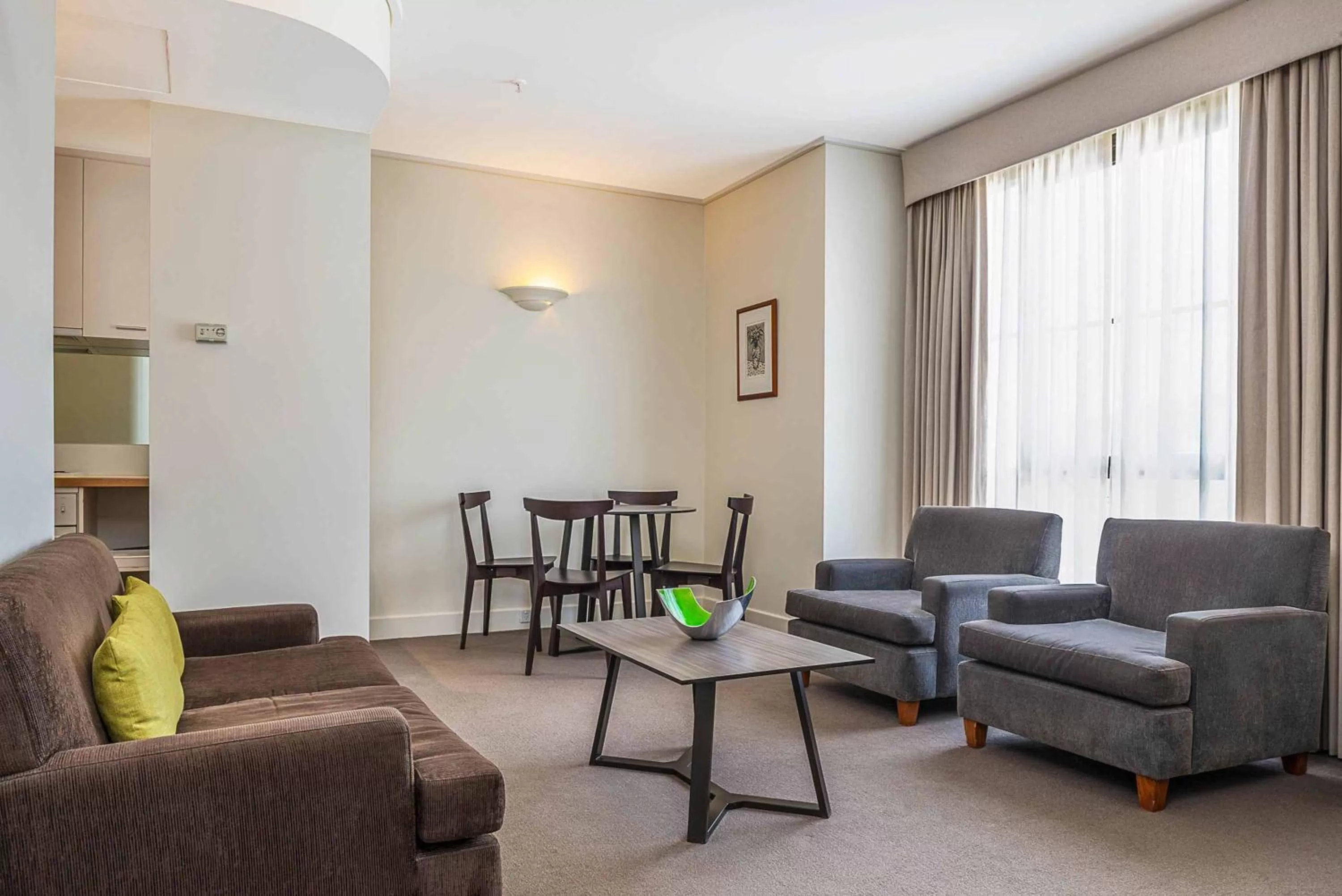 One-Bedroom King in Mantra on Jolimont Melbourne