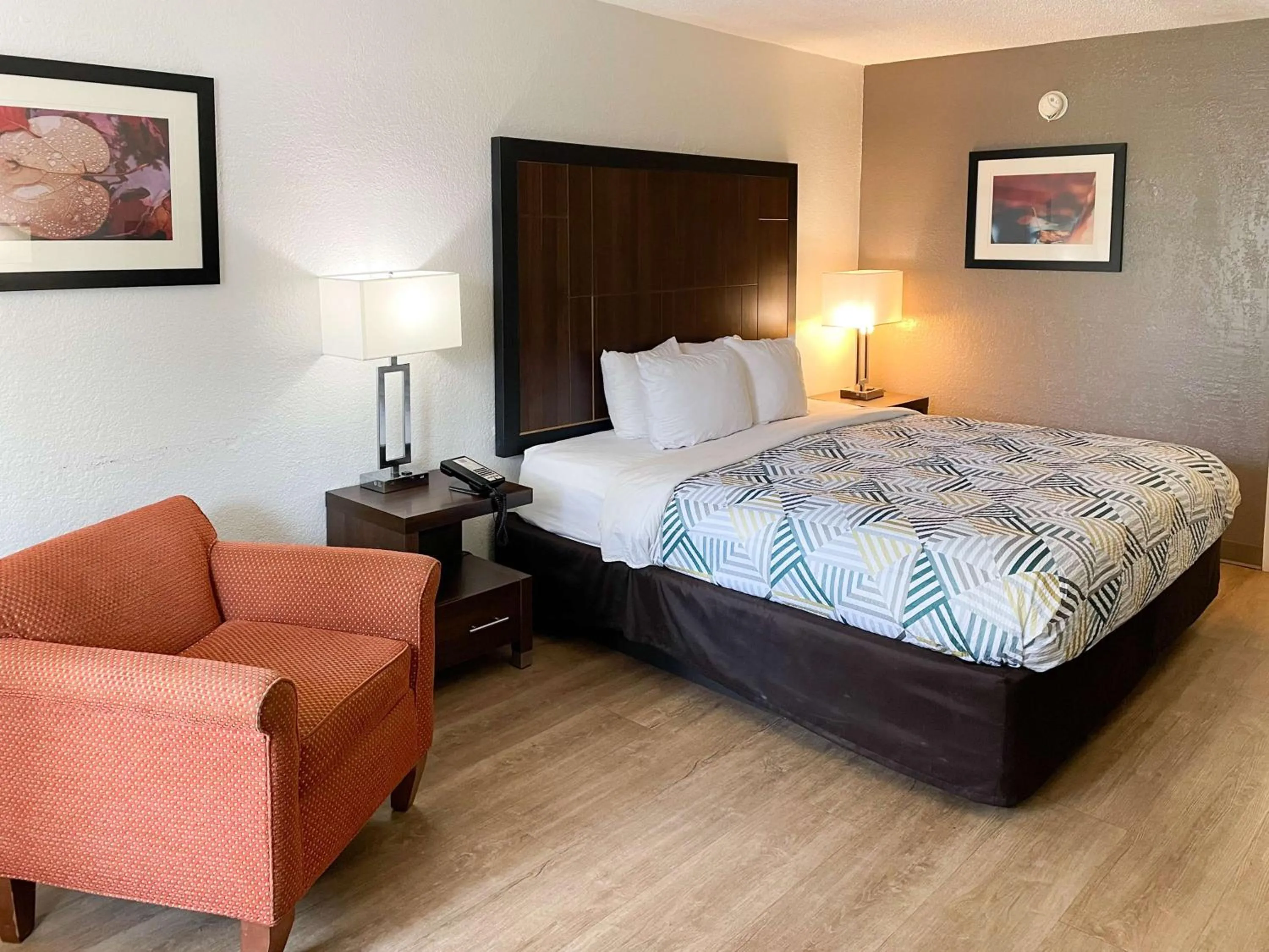 King Room - Non-Smoking in Motel 6 Opelika AL