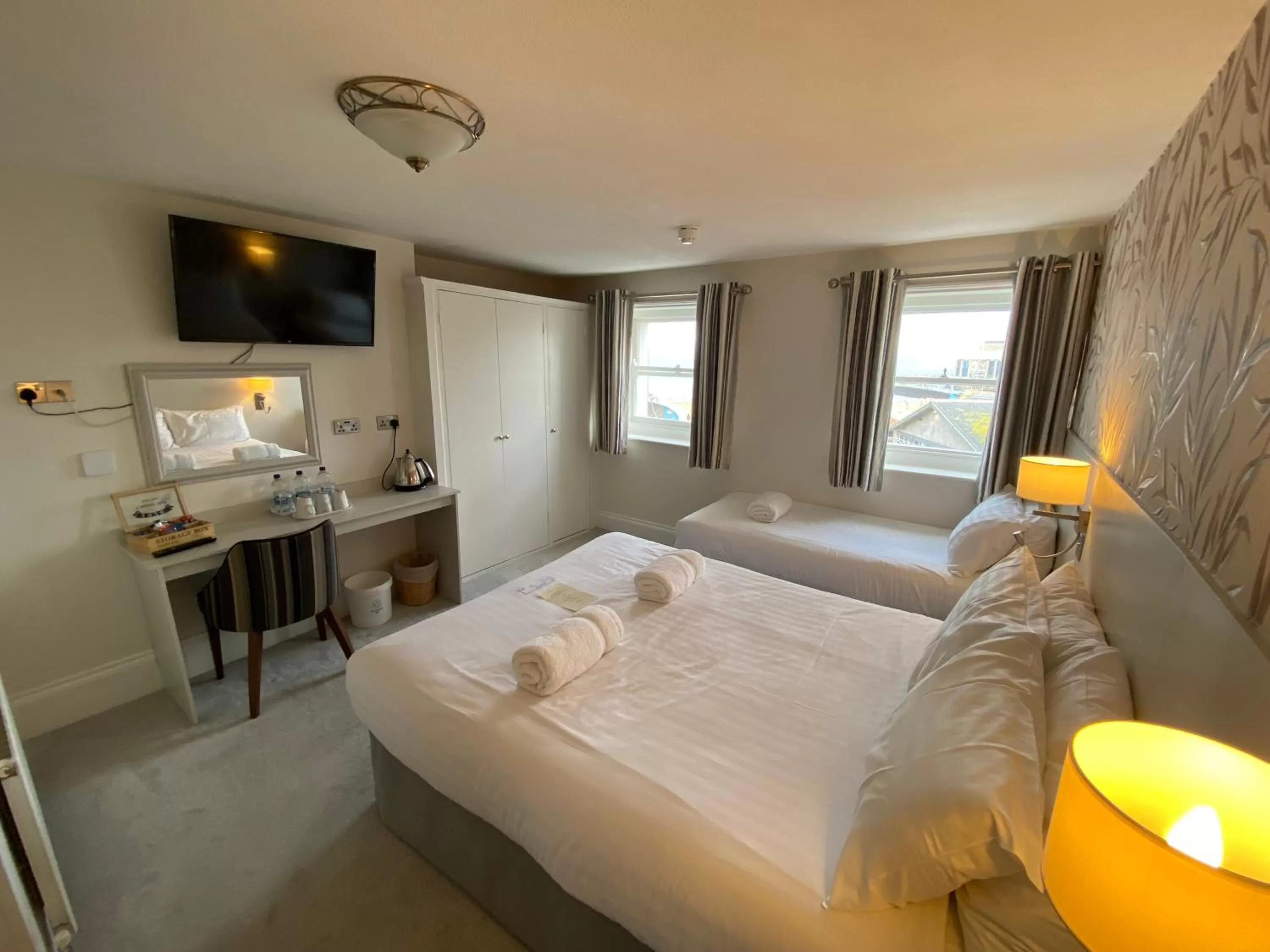 Family Room with Sea View in Alexandra Hotel