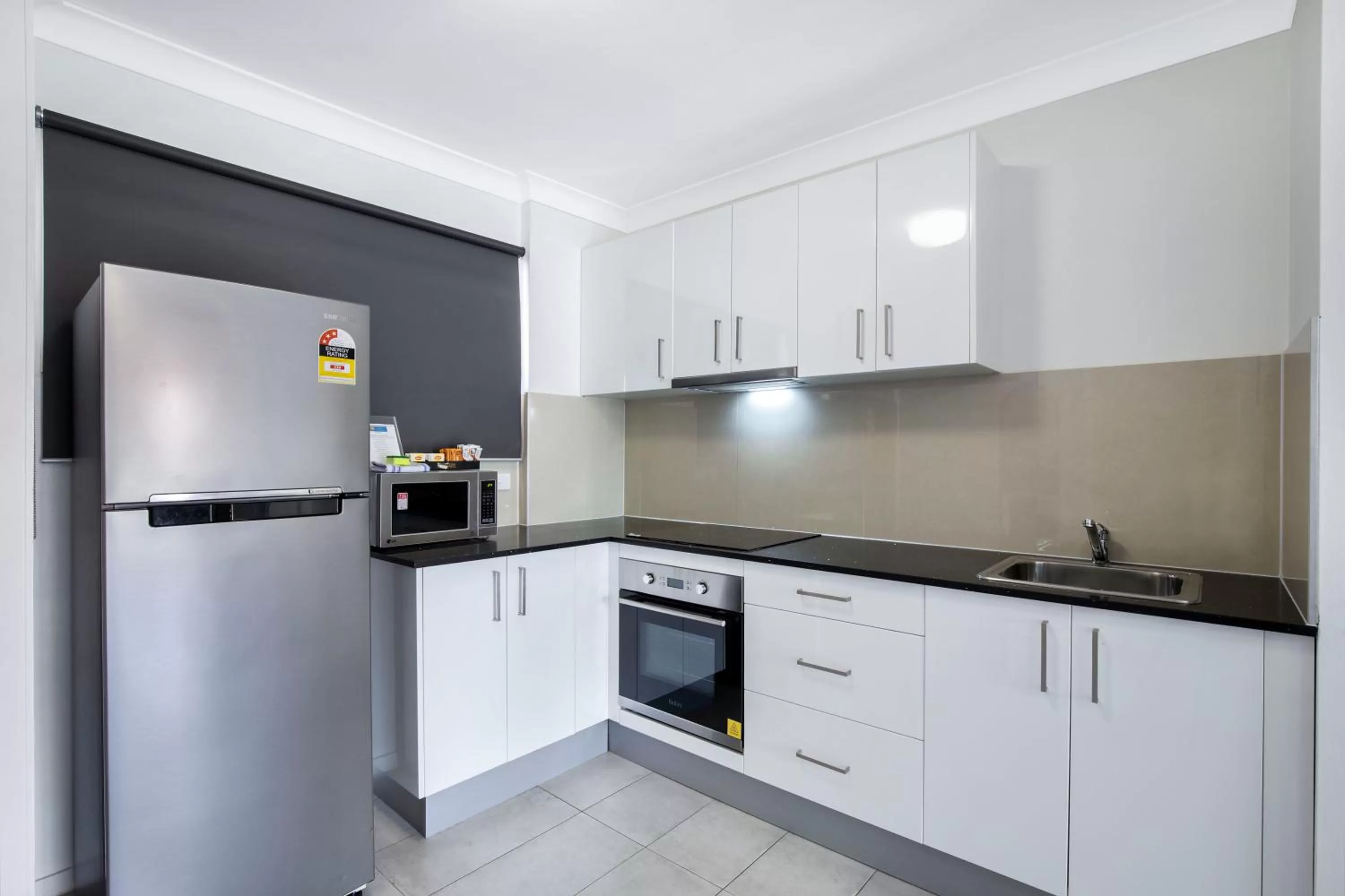 King Room with Kitchen Facilities - Non Smoking in Comfort Inn North Brisbane