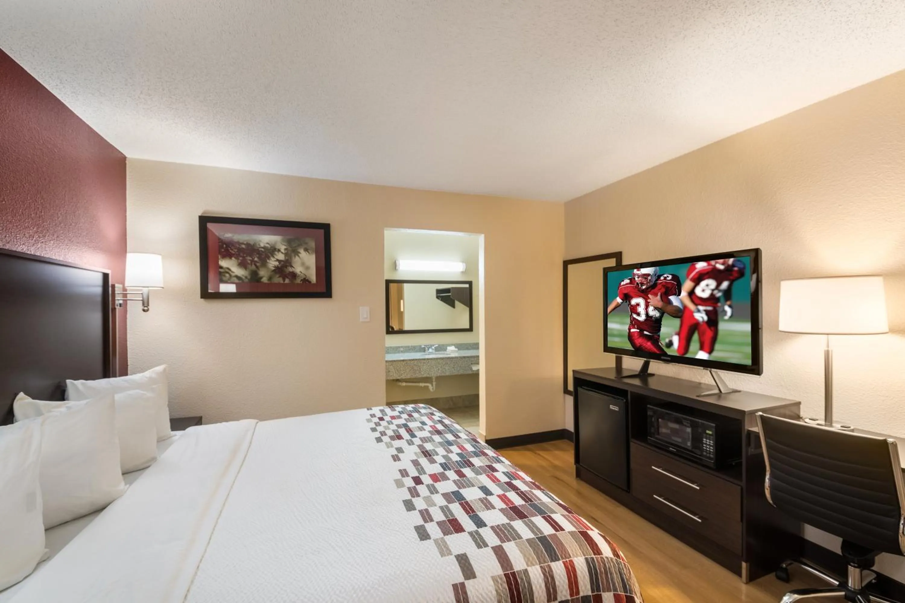 Deluxe King Room - Smoking in Red Roof Inn Temple