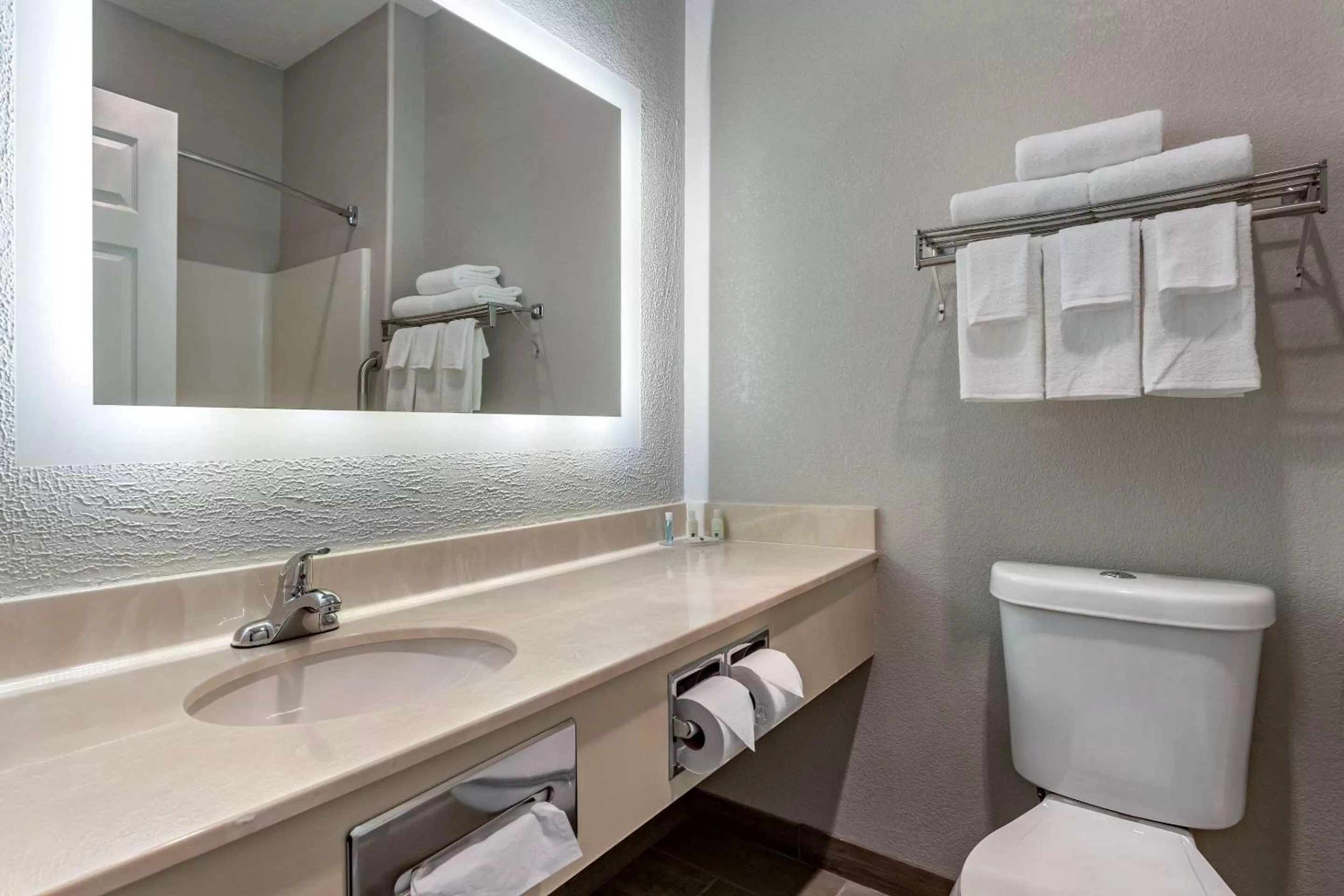 Queen Room with Sofa Bed - Non-Smoking in Quality Inn Kirksville