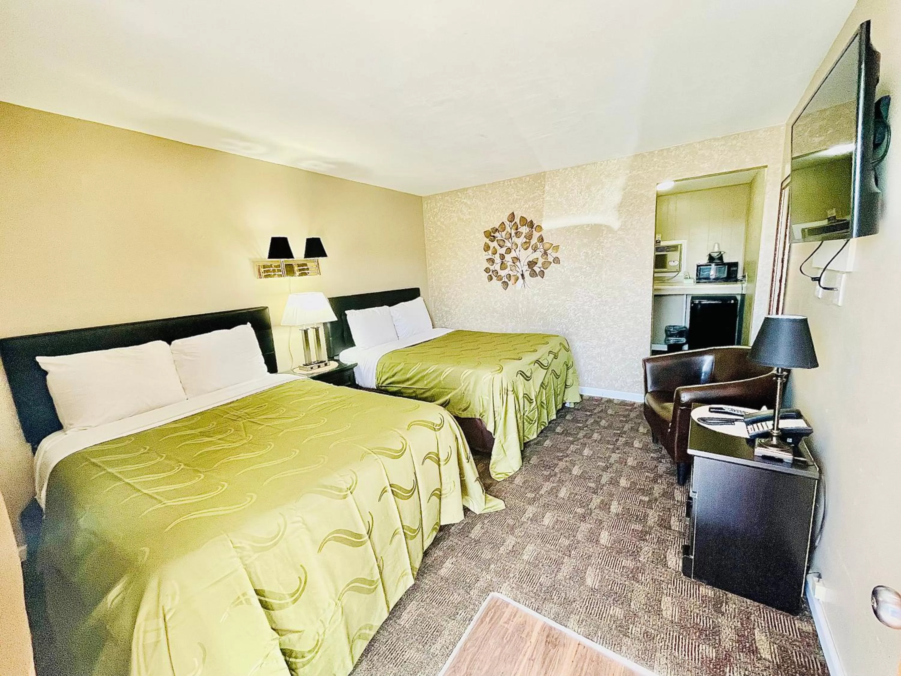 Deluxe Double Room Two Double Beds in Sage N Sand Motel