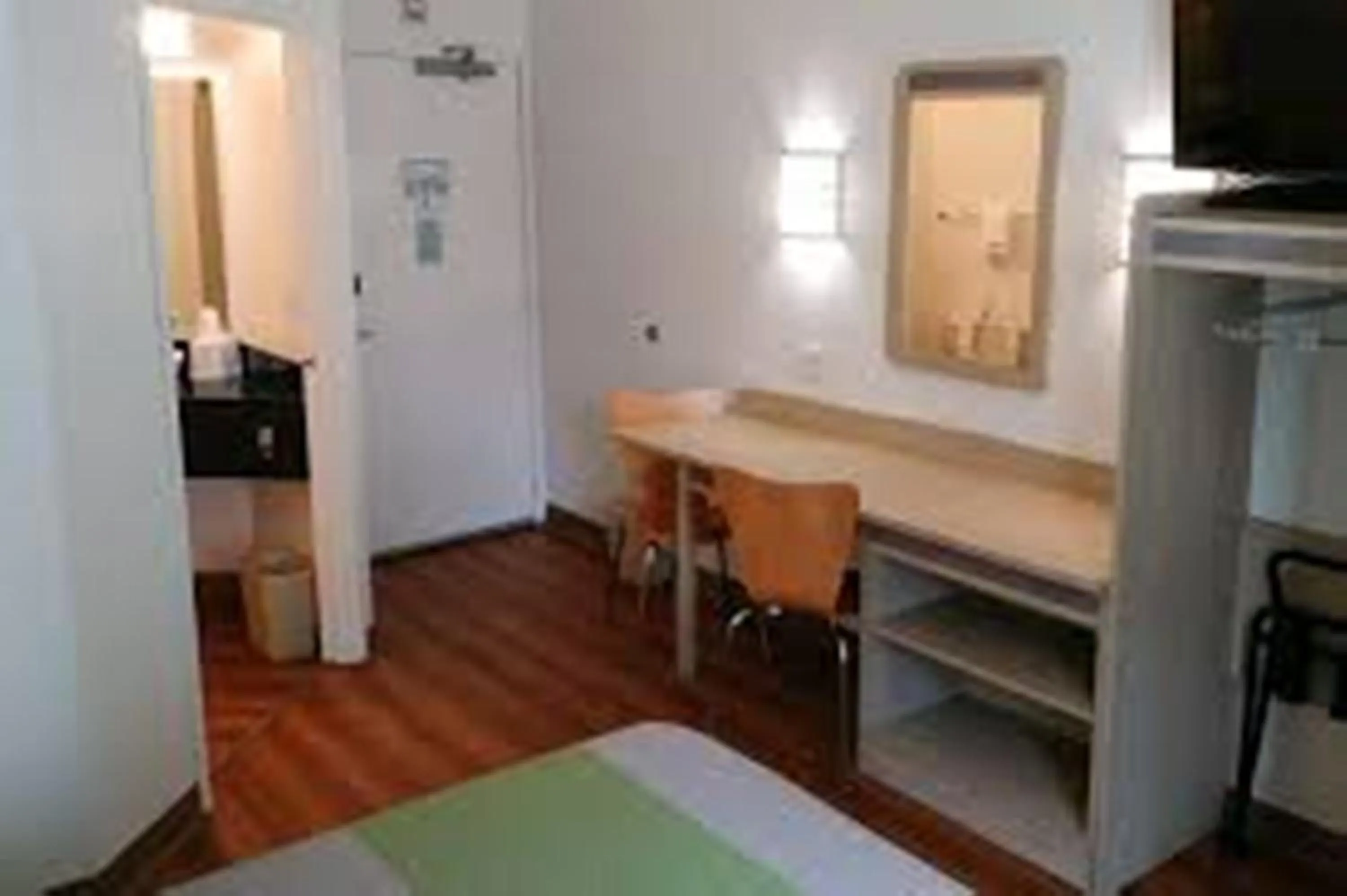 Queen Room - single occupancy - Disability Access - Non-Smoking in Motel 6-Brownsville, TX North