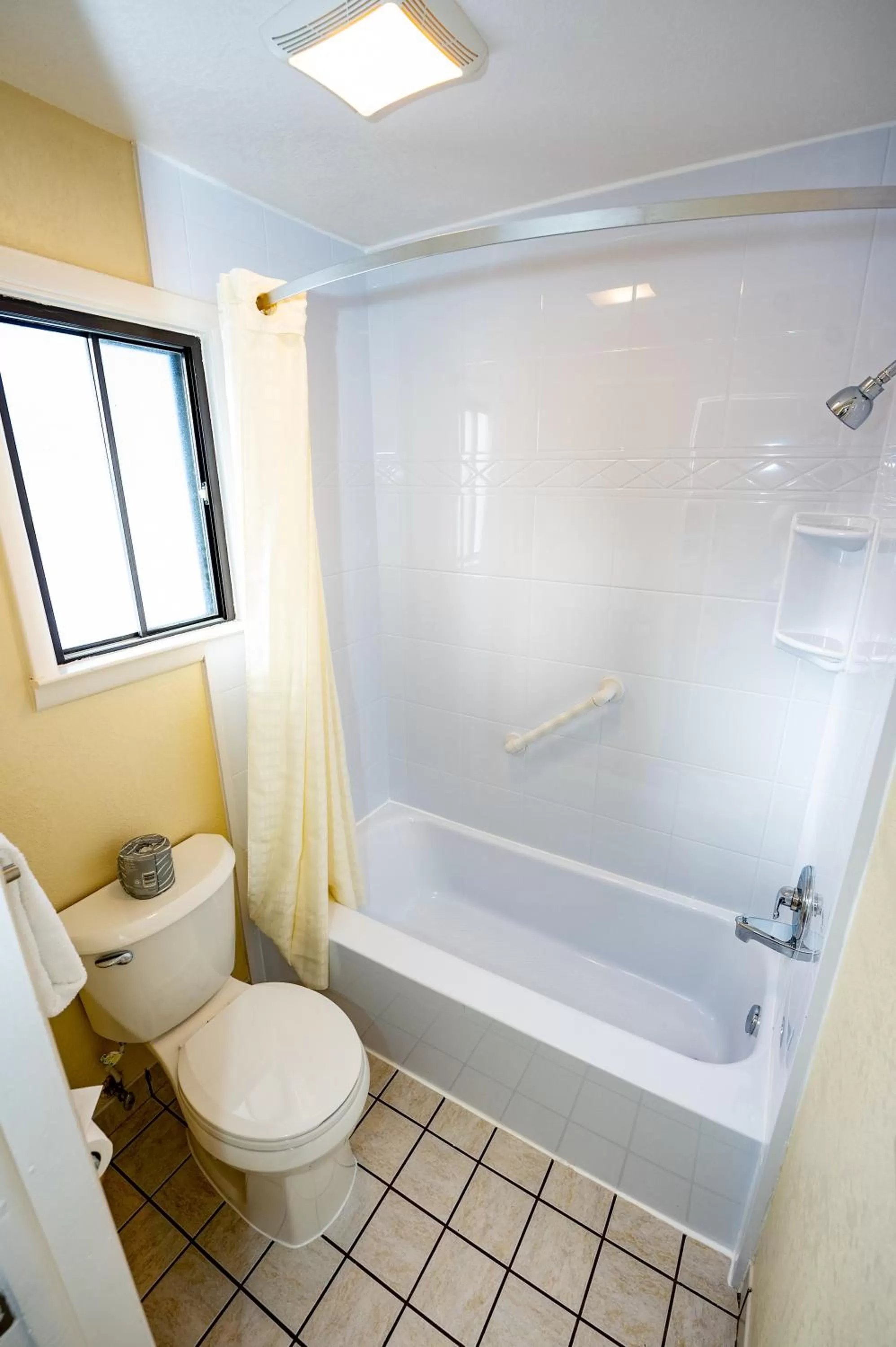 King Room with Mountain View in Blue Door Inn