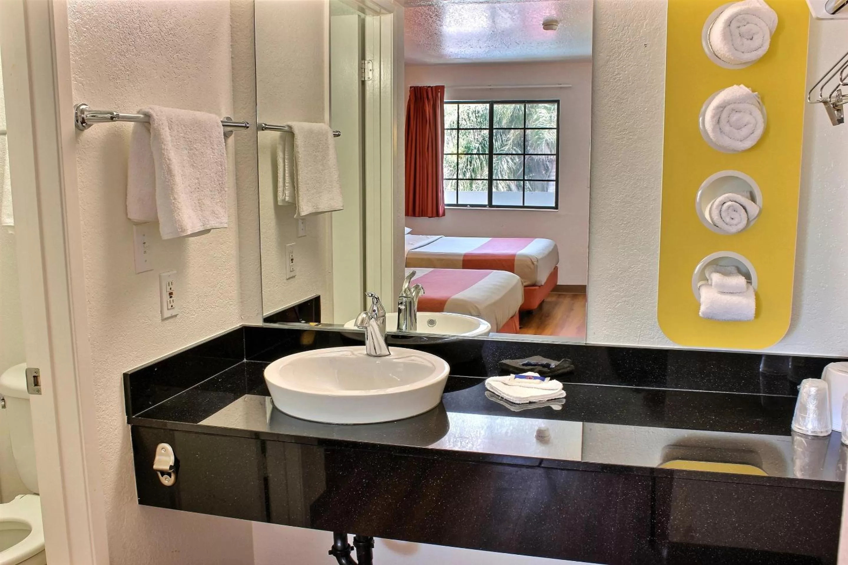 Queen Room with Two Queen Beds in Motel 6-Coalinga, CA - East