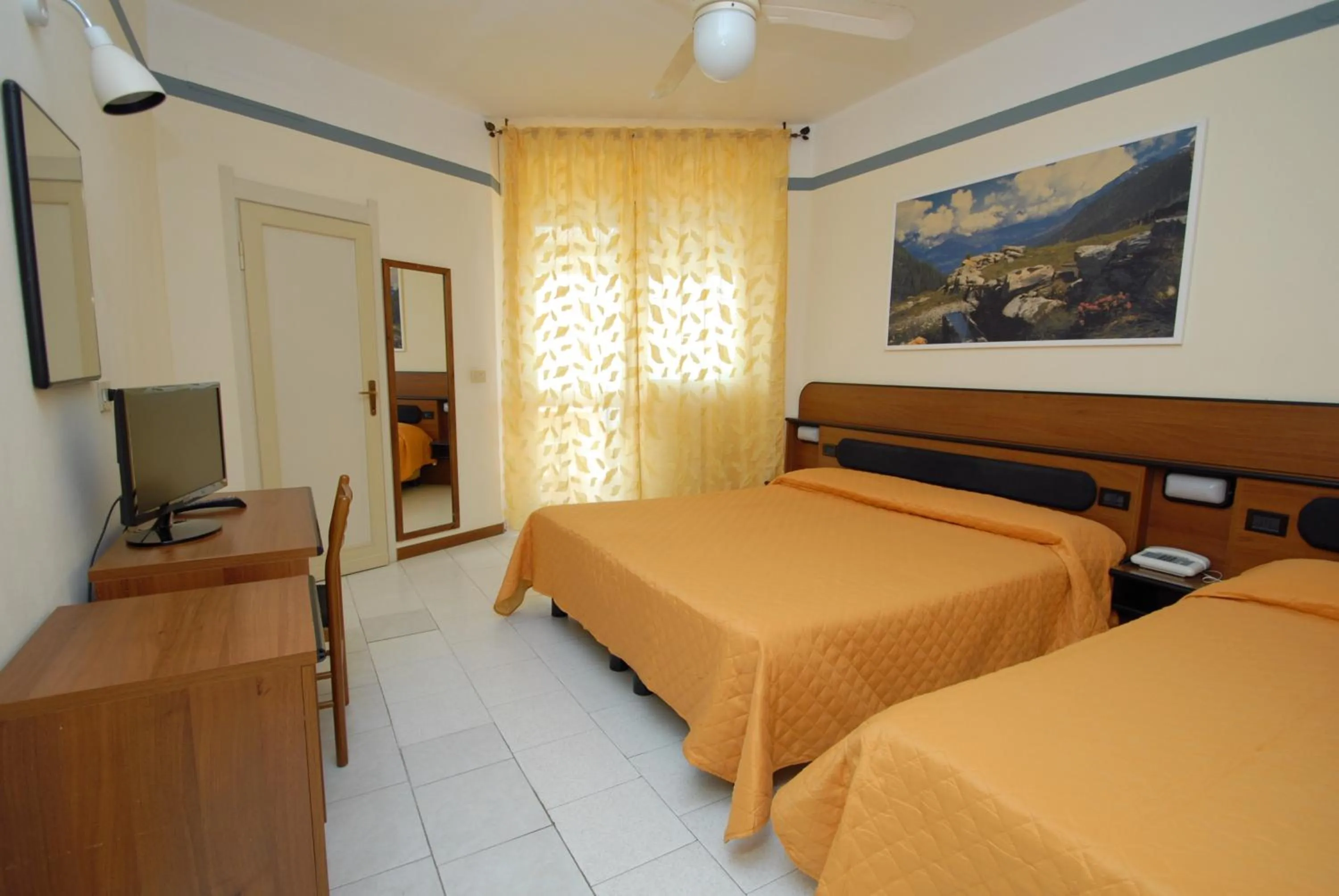 Standard Triple Room with Balcony in Hotel Baia Del Sorriso